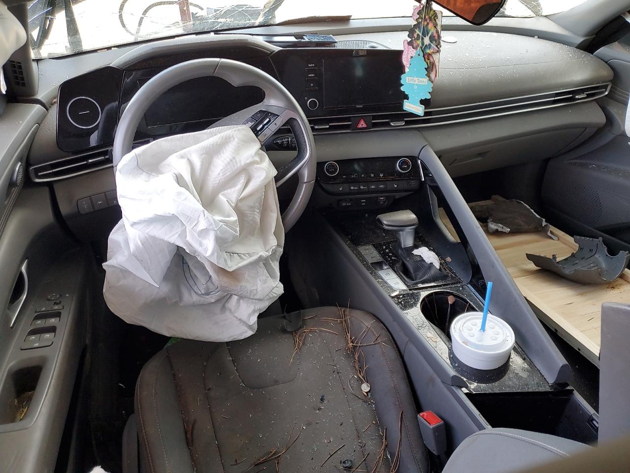 2021 Hyundai Elantra - Image 8