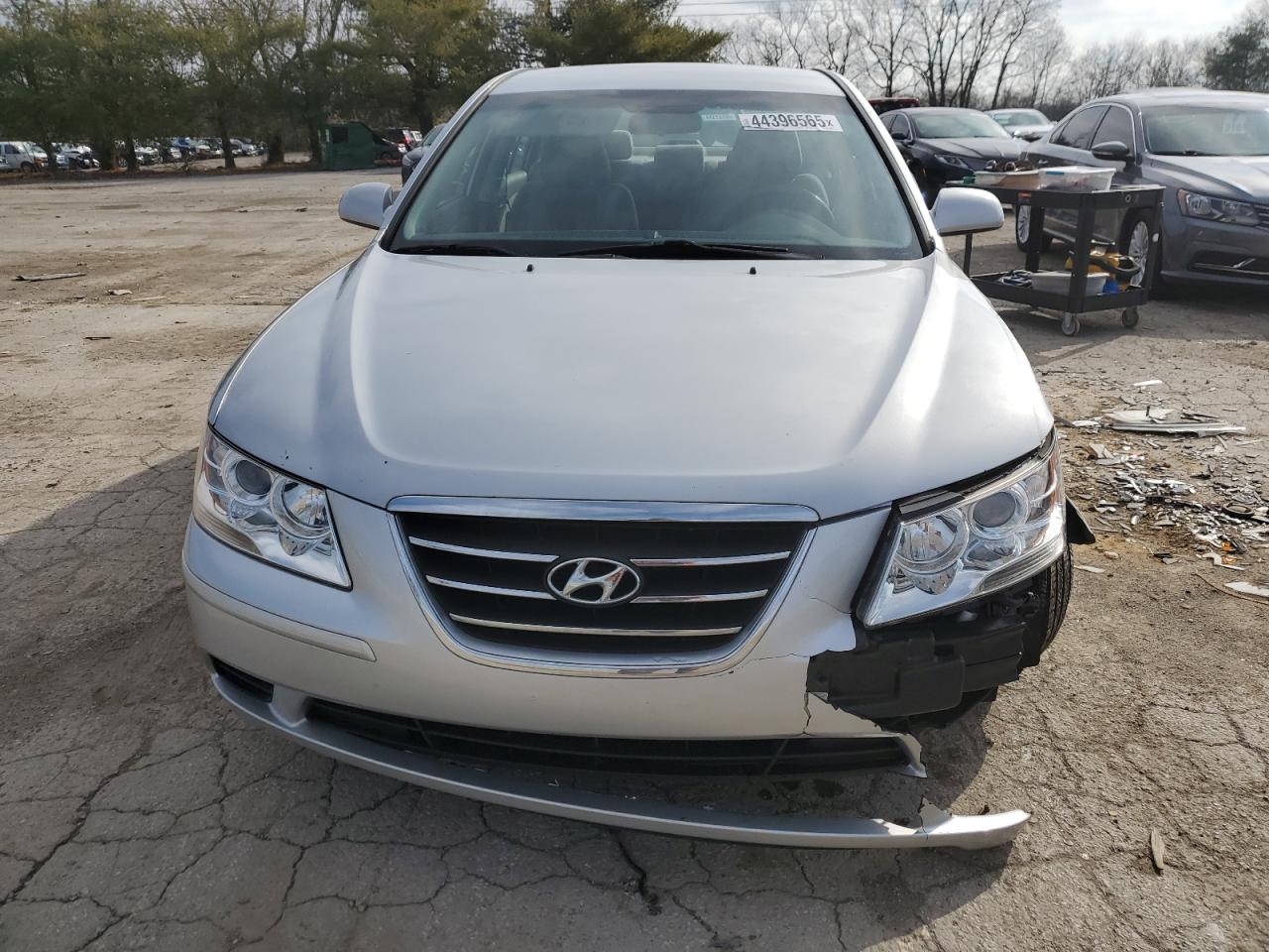 2010 Hyundai Sonata - Image 5