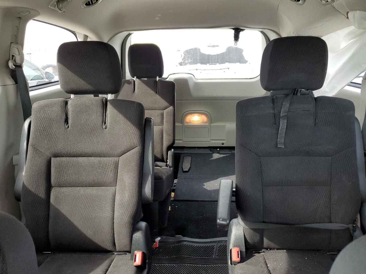 2018 Dodge Caravan - Image 10