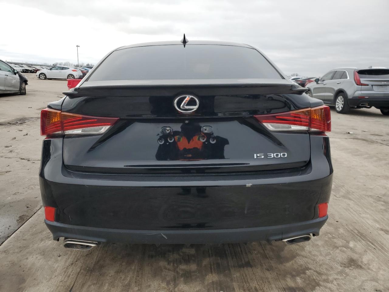 2020 Lexus IS - Image 6