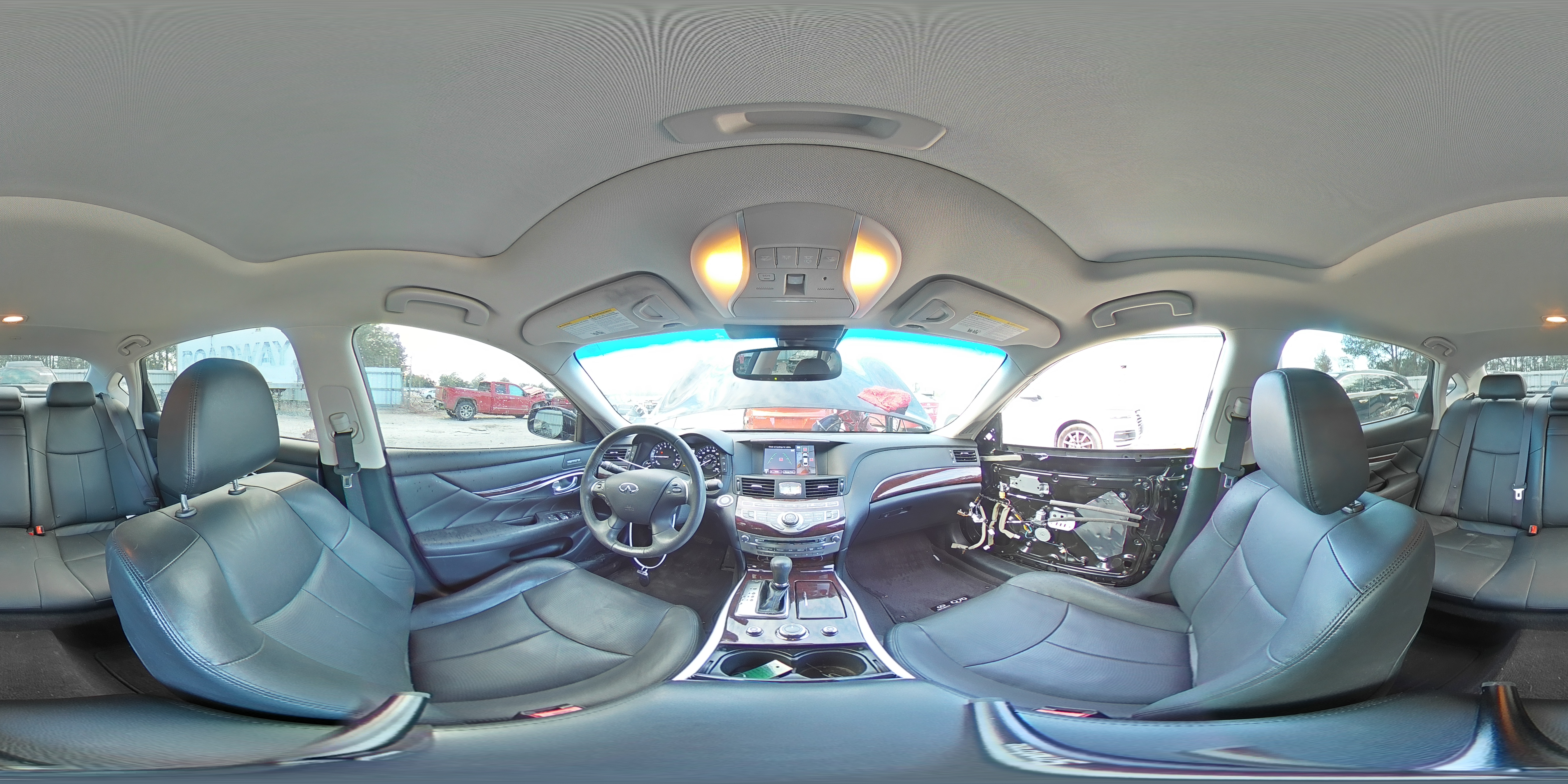 2017 Infiniti Q70 - Image 15