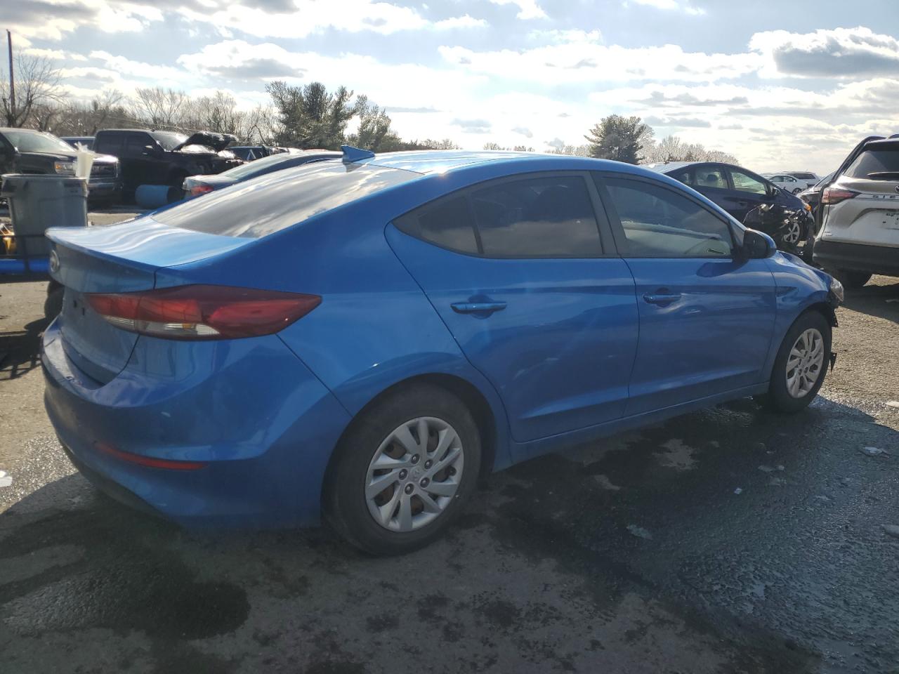 2017 Hyundai Elantra - Image 3