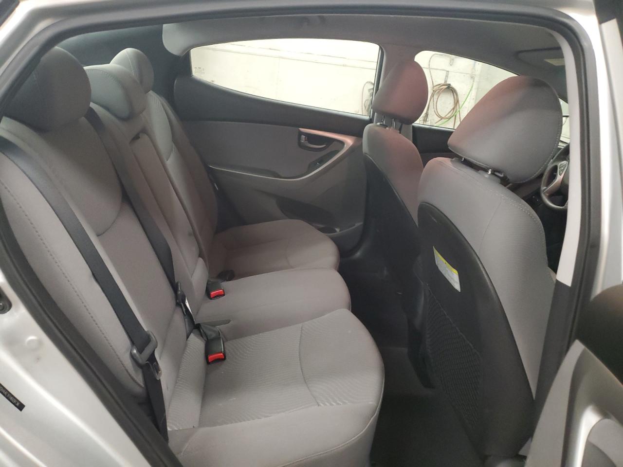 2015 Hyundai Elantra - Image 10