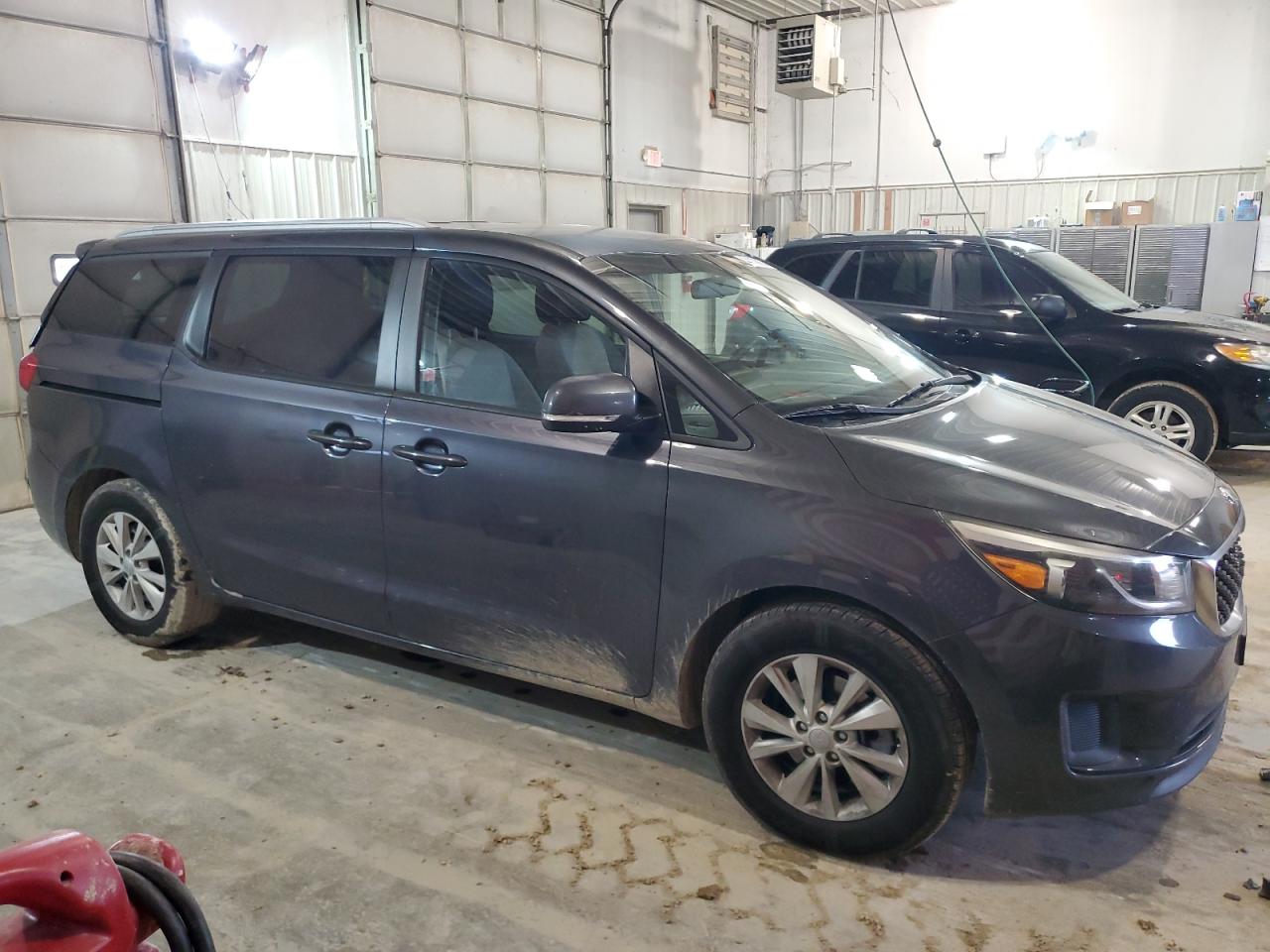 2015 Kia Sedona - Image 4