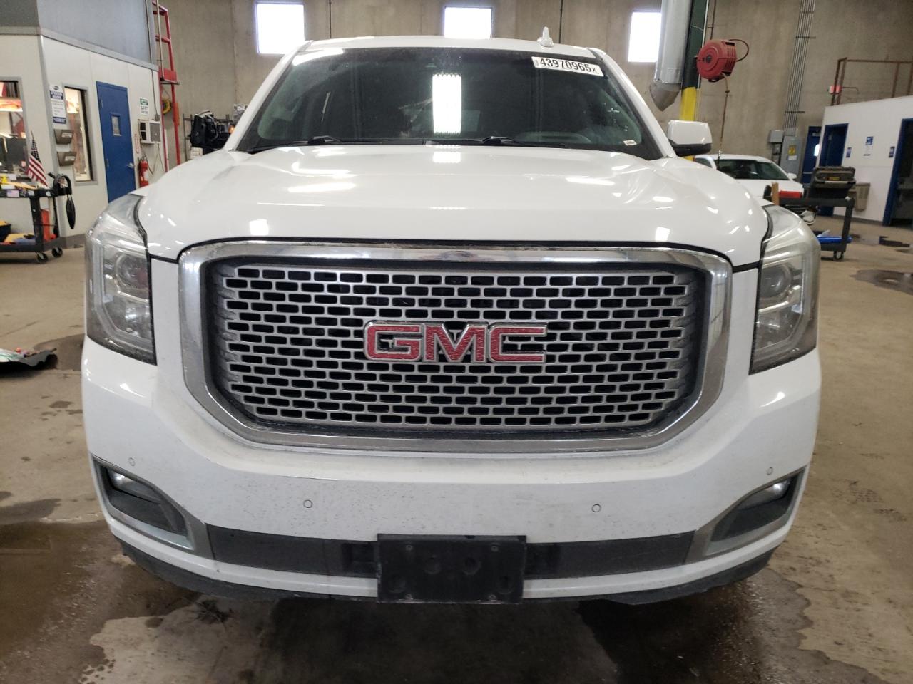 2016 GMC Yukon - Image 5