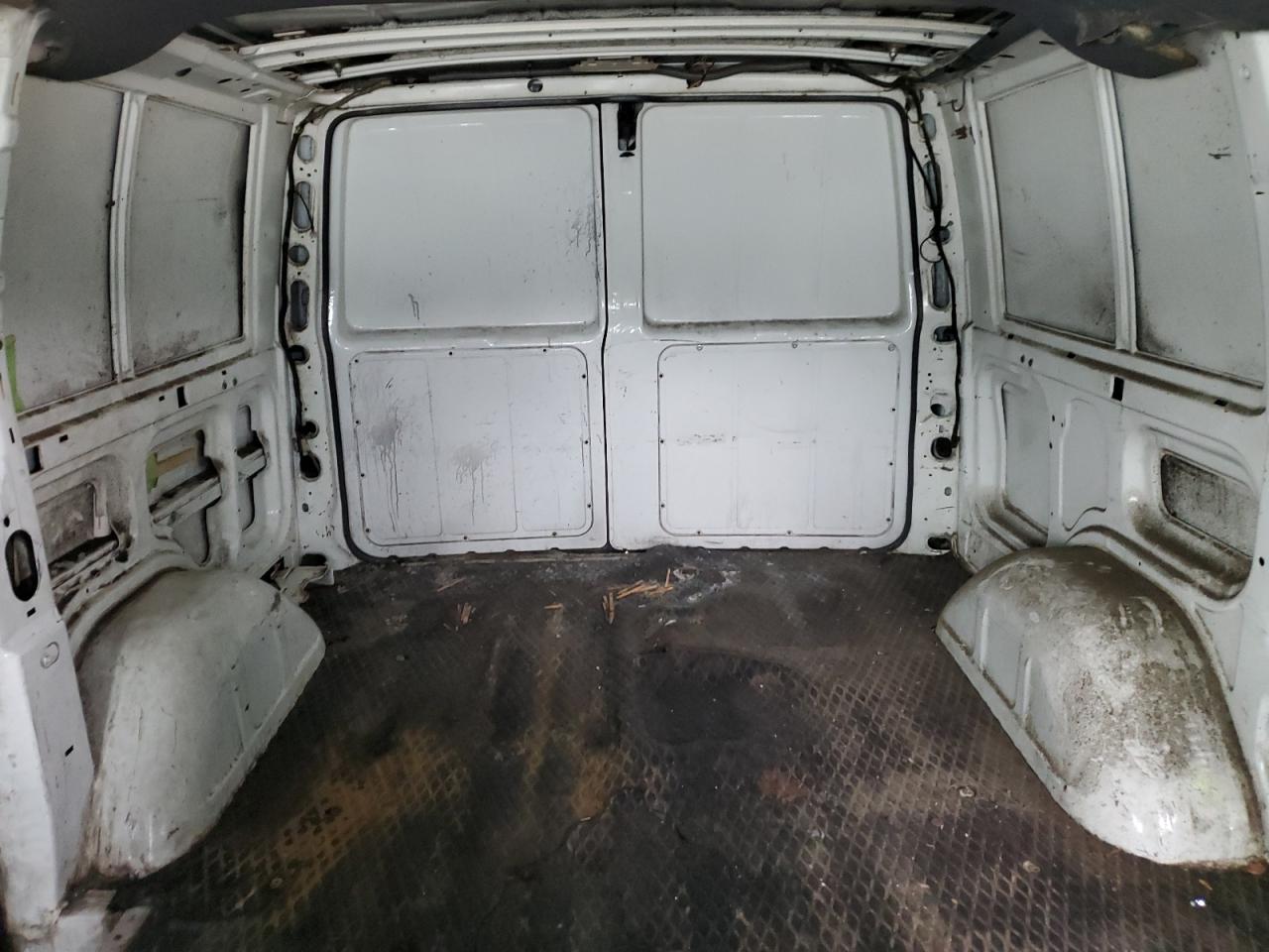 2005 Chevrolet Astro - Image 10