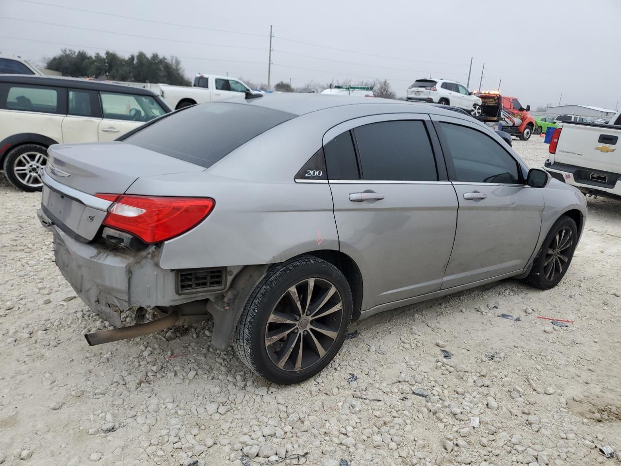 2014 Chrysler 200 - Image 3