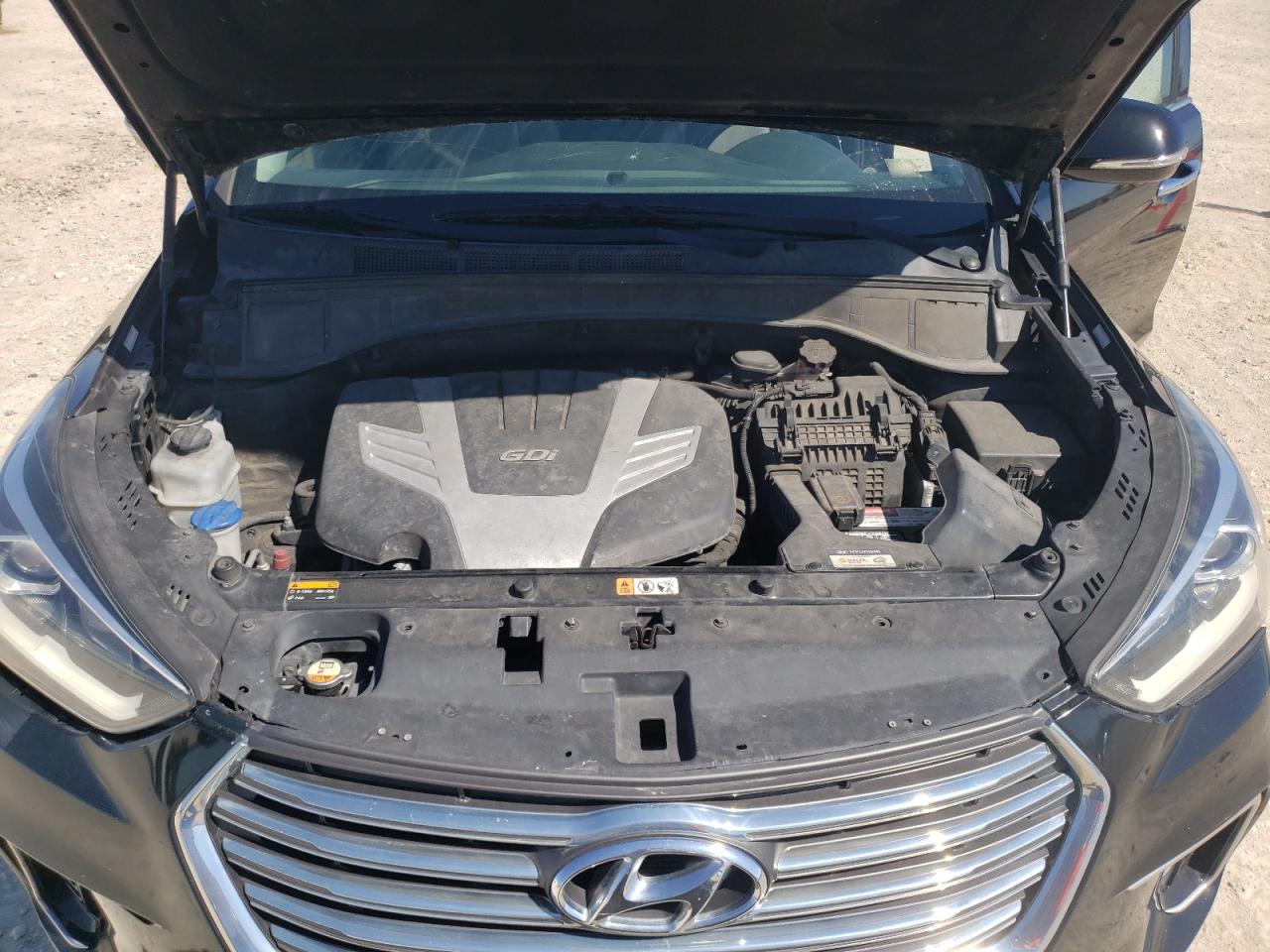 2017 Hyundai Santa Fe - Image 12
