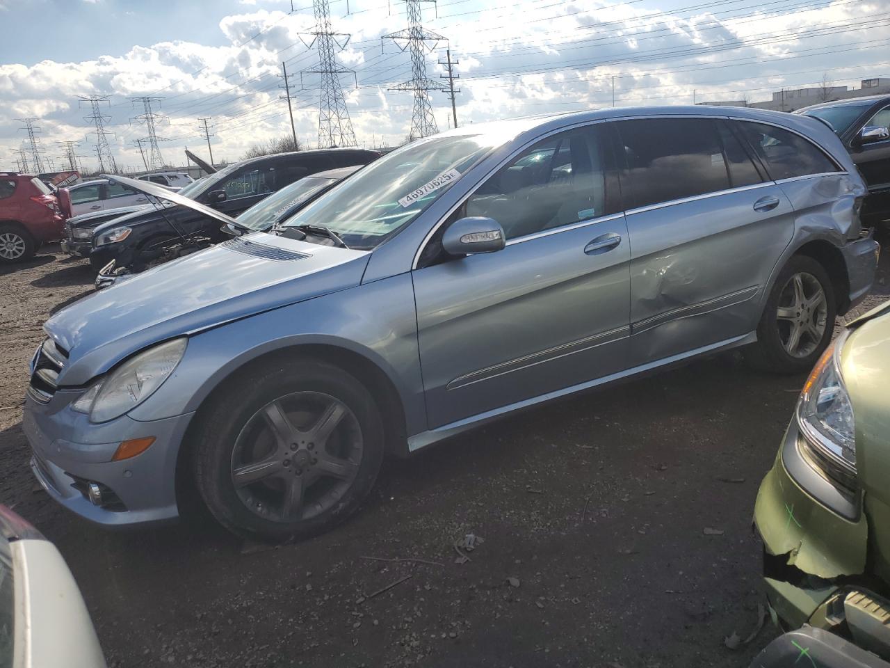 2009 Mercedes-Benz R 350 4Matic for Sale in Elgin, IL - Rear End