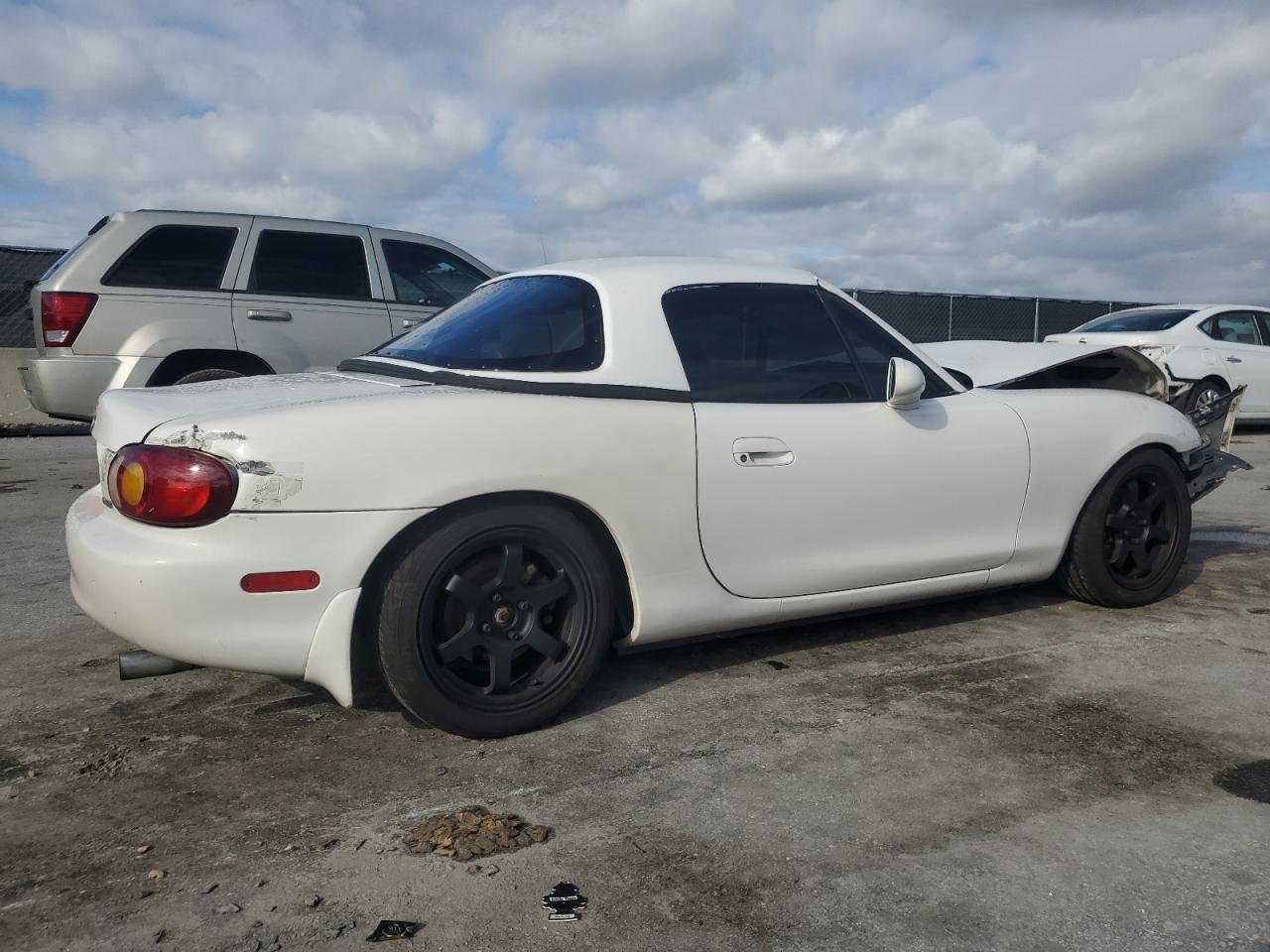 2000 Mazda MX-5 - Image 3