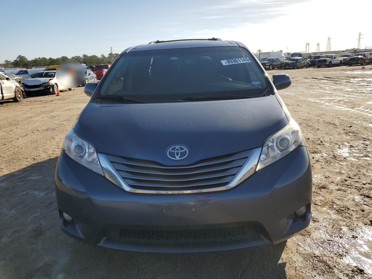 2015 Toyota Sienna - Image 5