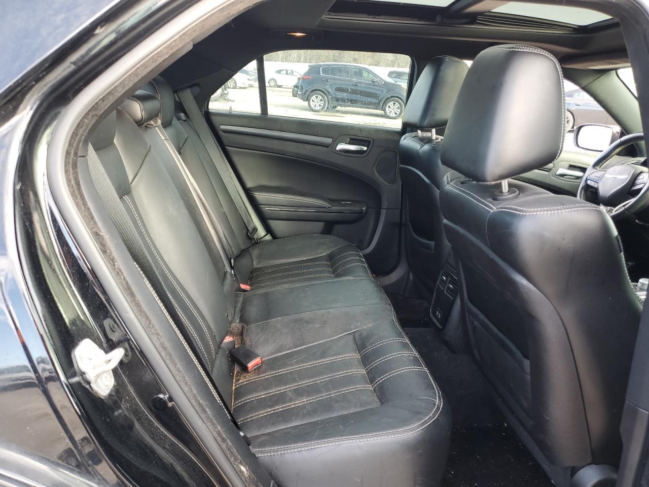 2015 Chrysler 300 - Image 10
