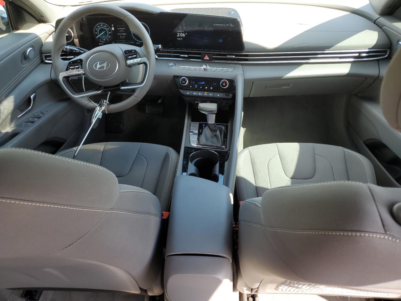 2024 Hyundai Elantra - Image 8
