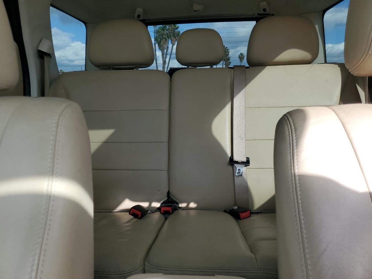 2010 Ford Escape - Image 10