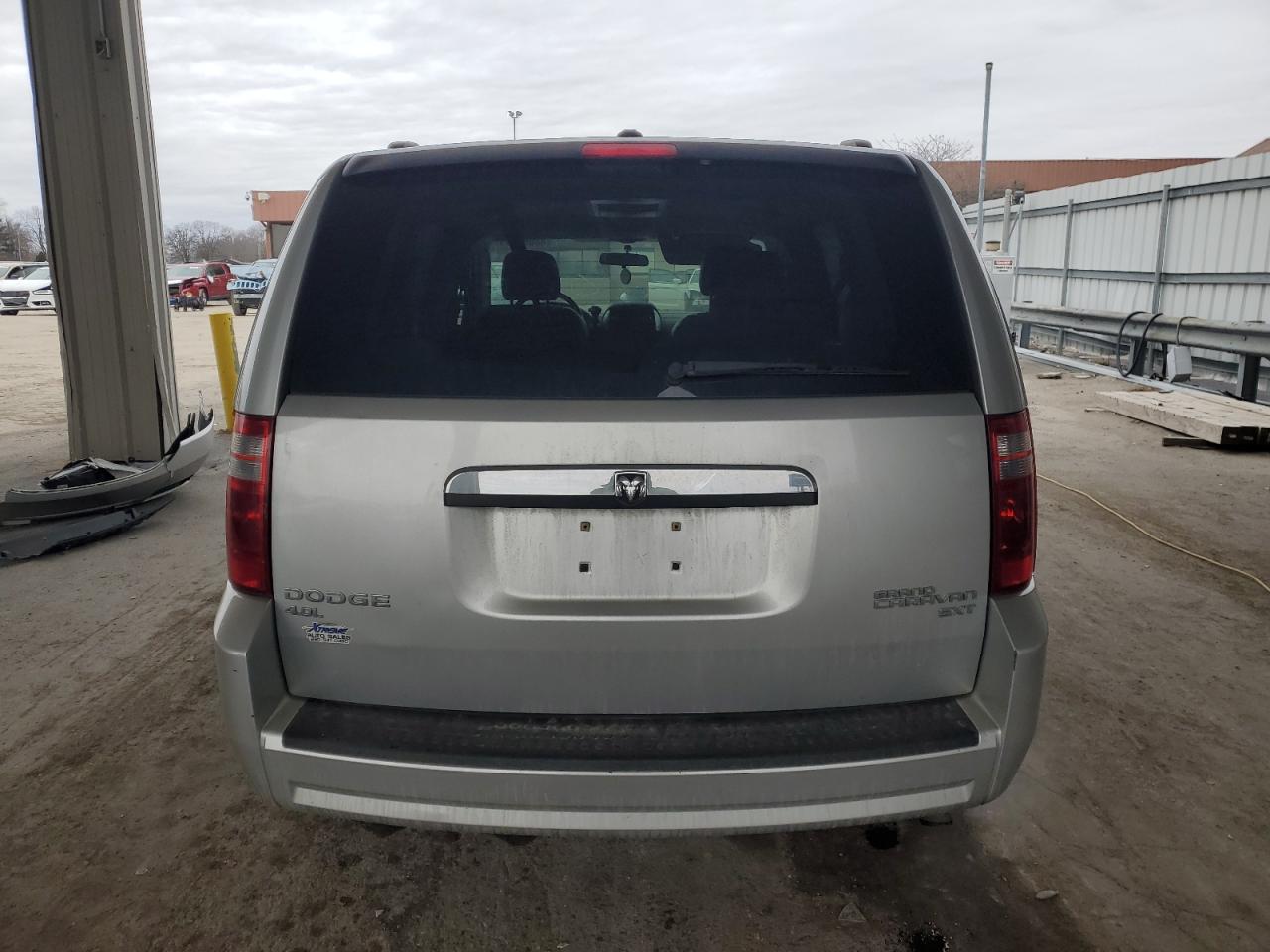 2010 Dodge Caravan - Image 6