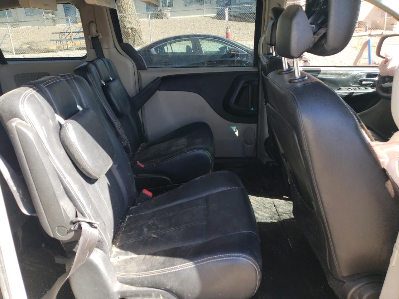 2015 Chrysler Town & Country - Image 12
