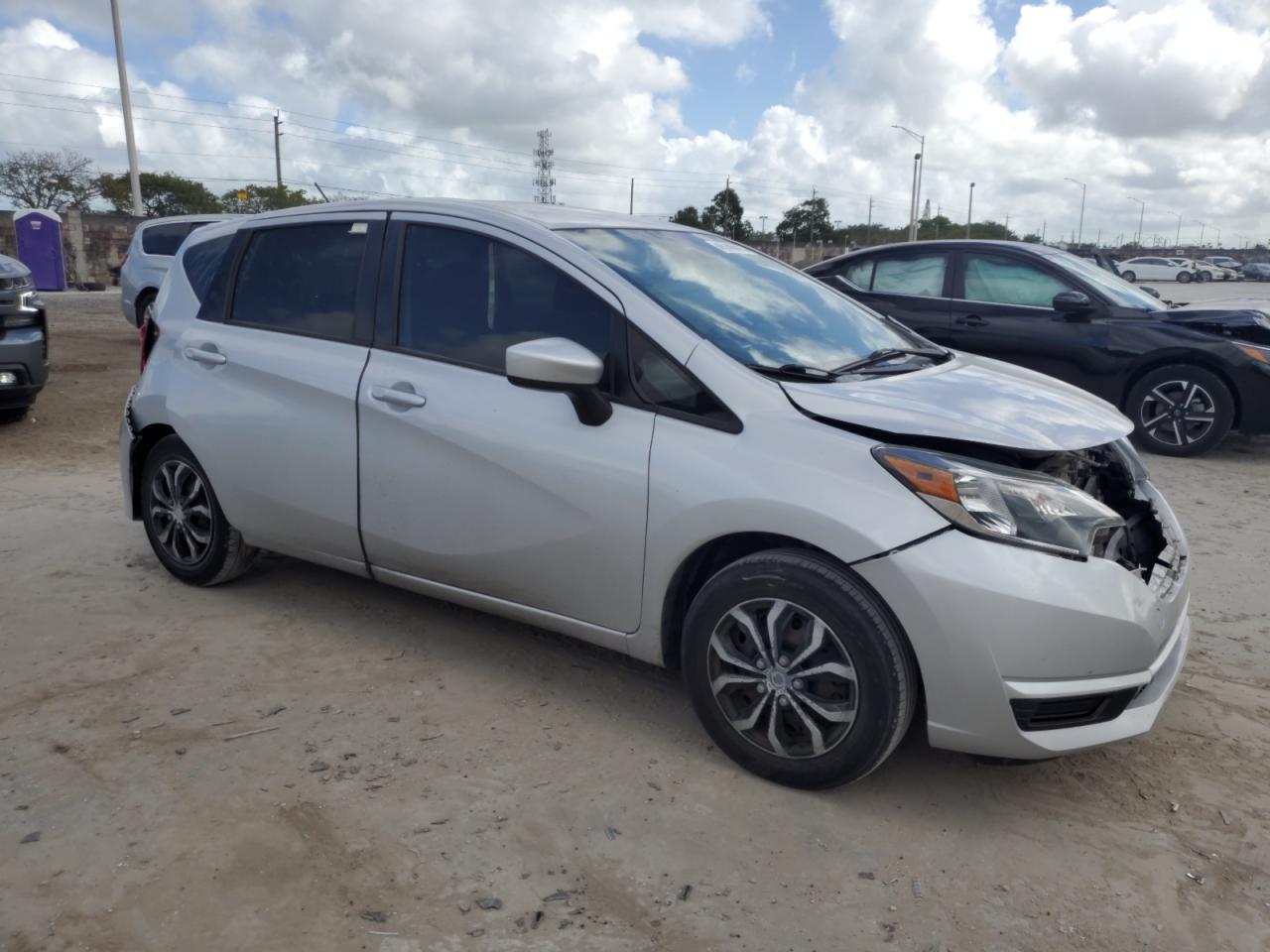 2019 Nissan Versa - Image 4