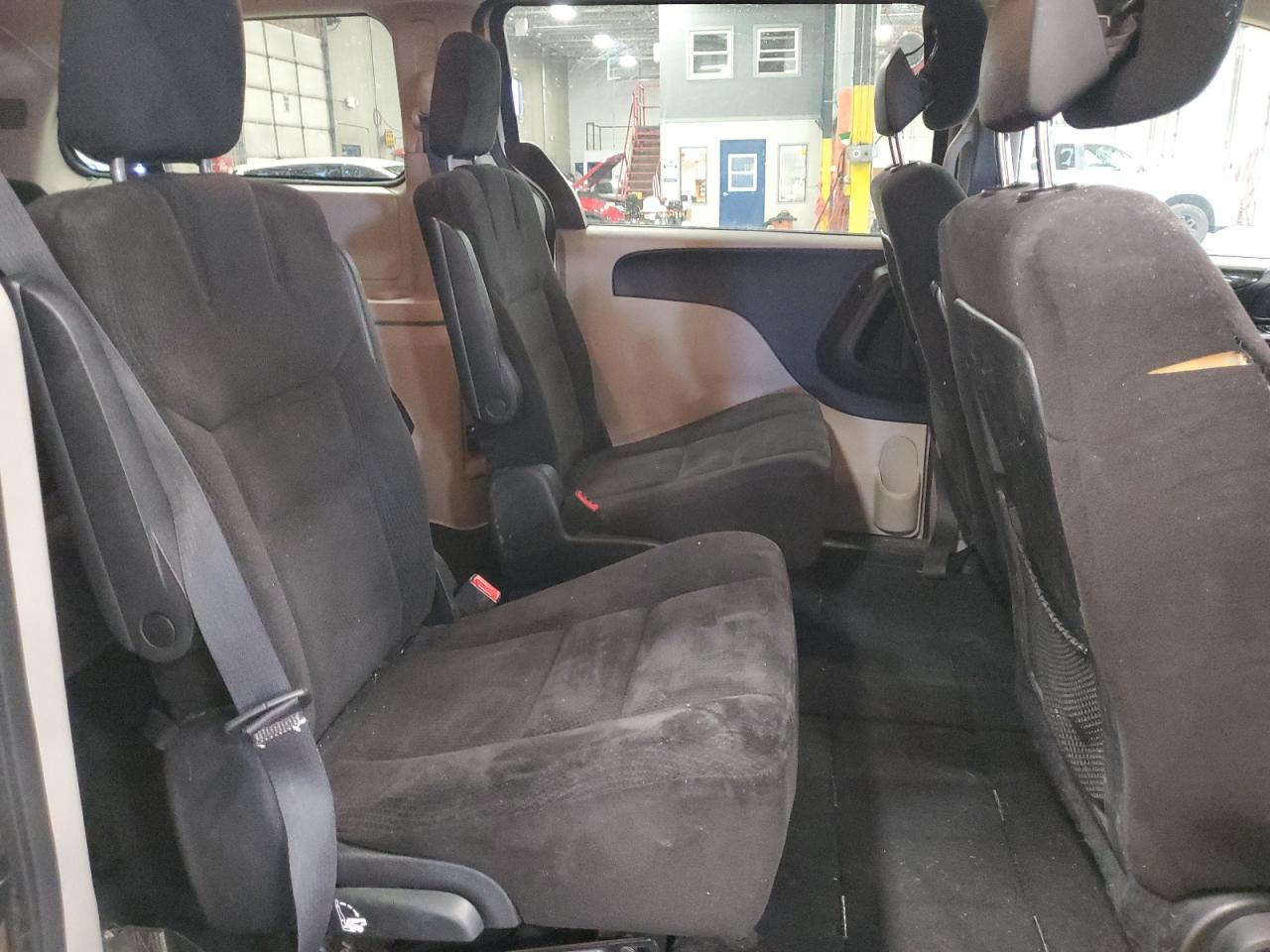 2014 Dodge Caravan - Image 11