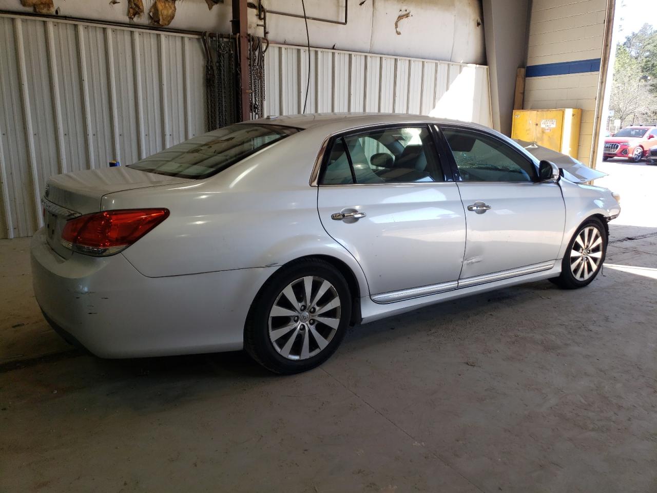 2011 Toyota Avalon - Image 3