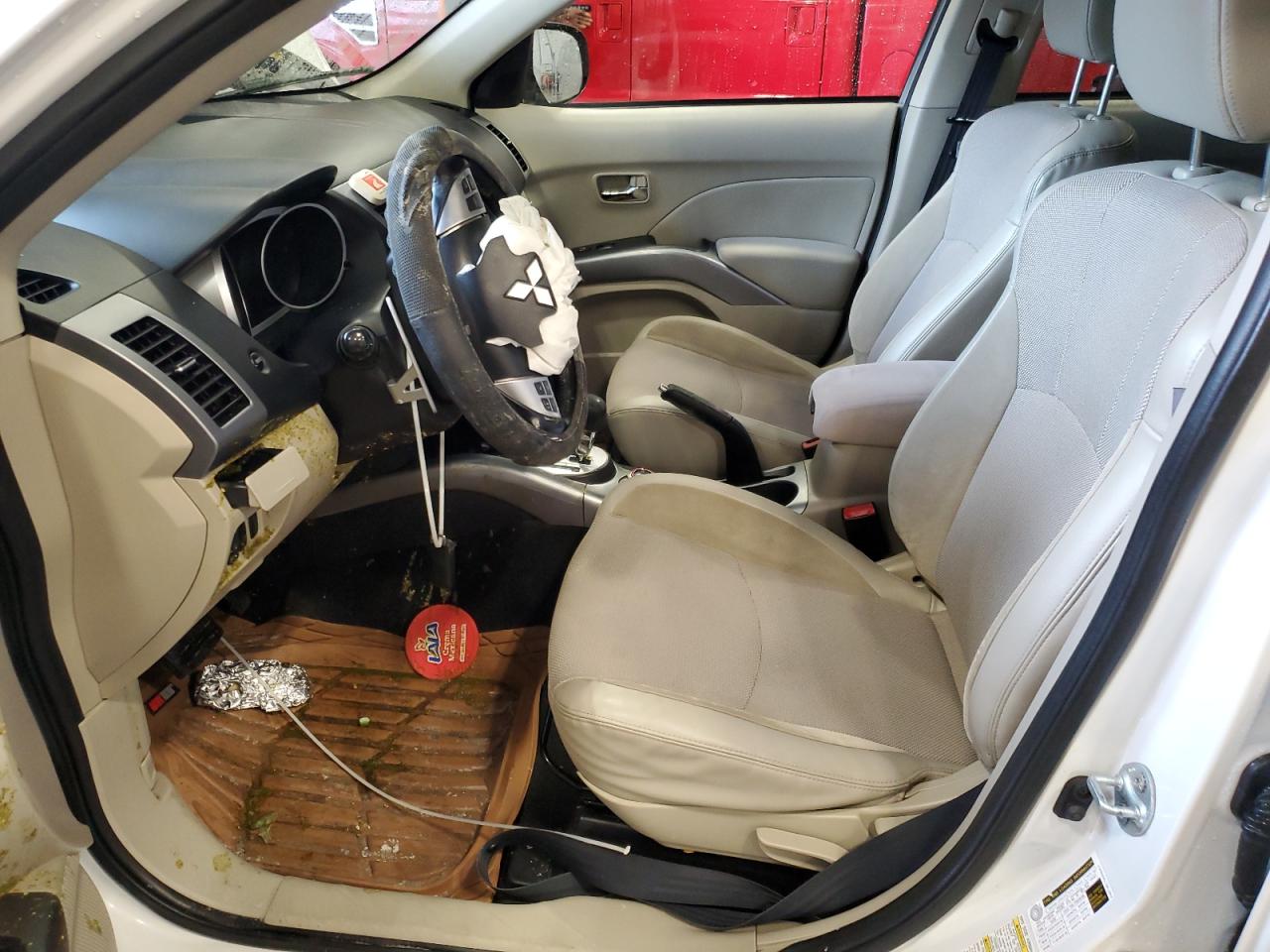 2010 Mitsubishi Outlander - Image 7