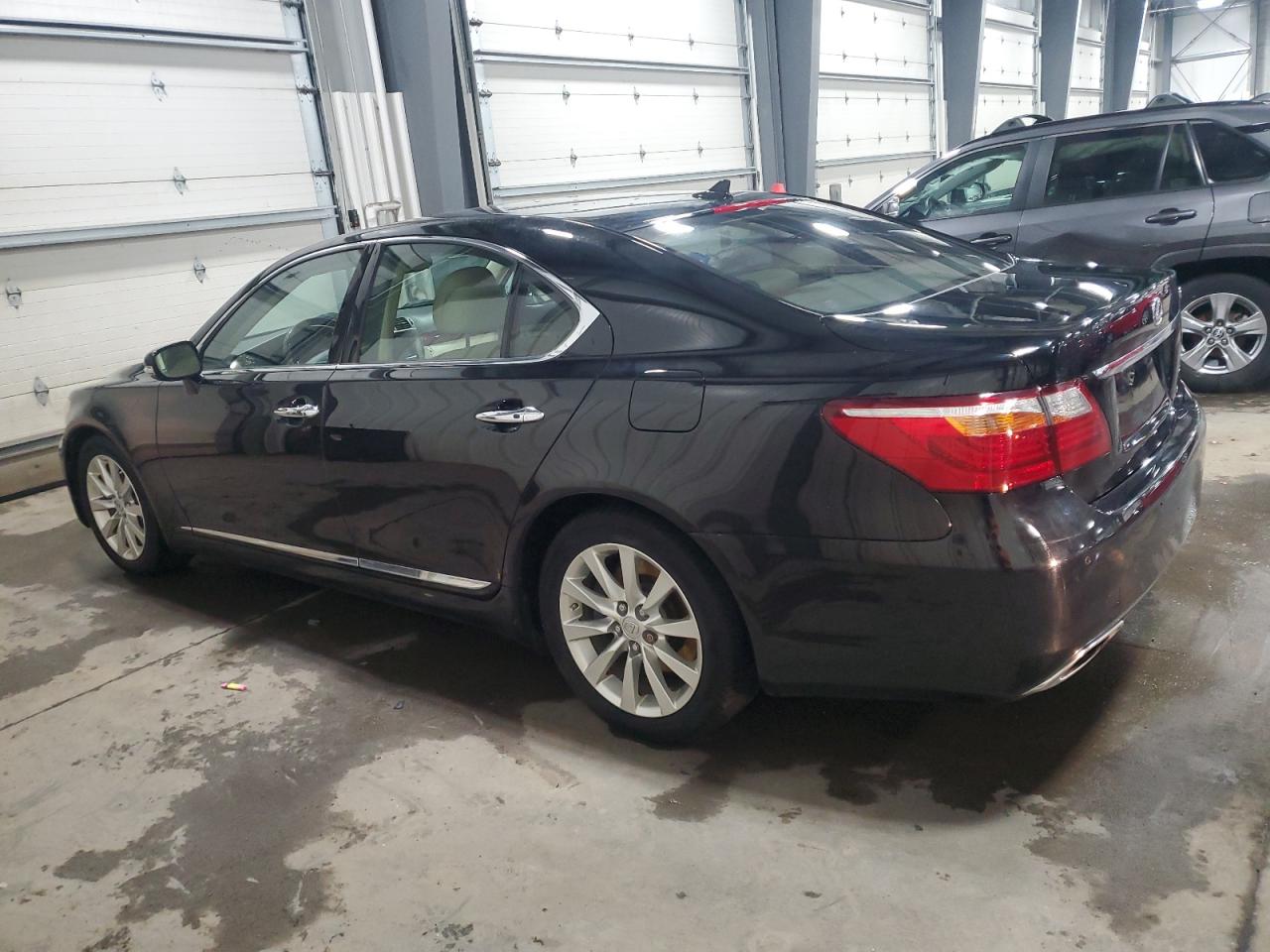 2011 Lexus LS - Image 2