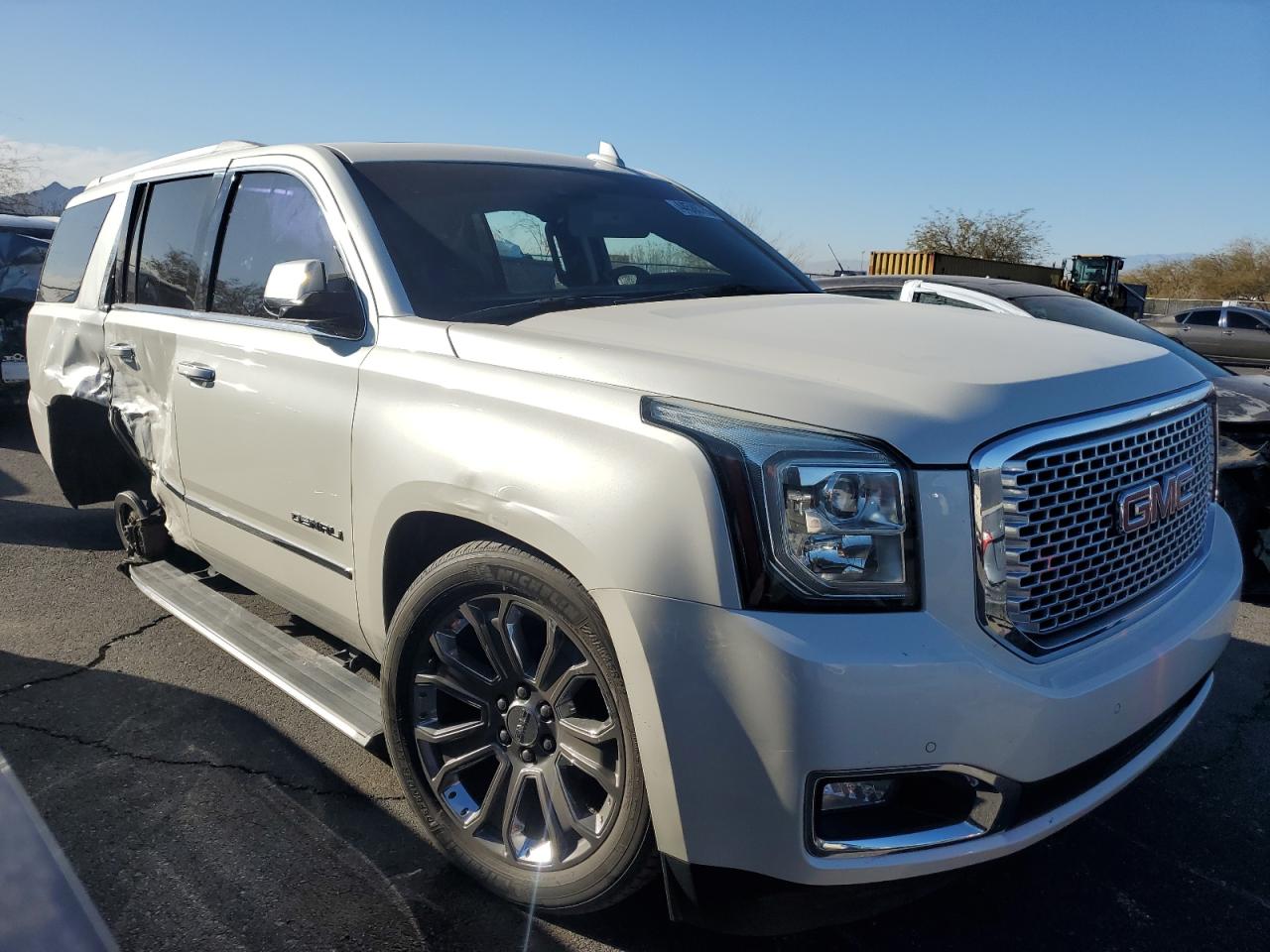 2015 GMC Yukon - Image 4
