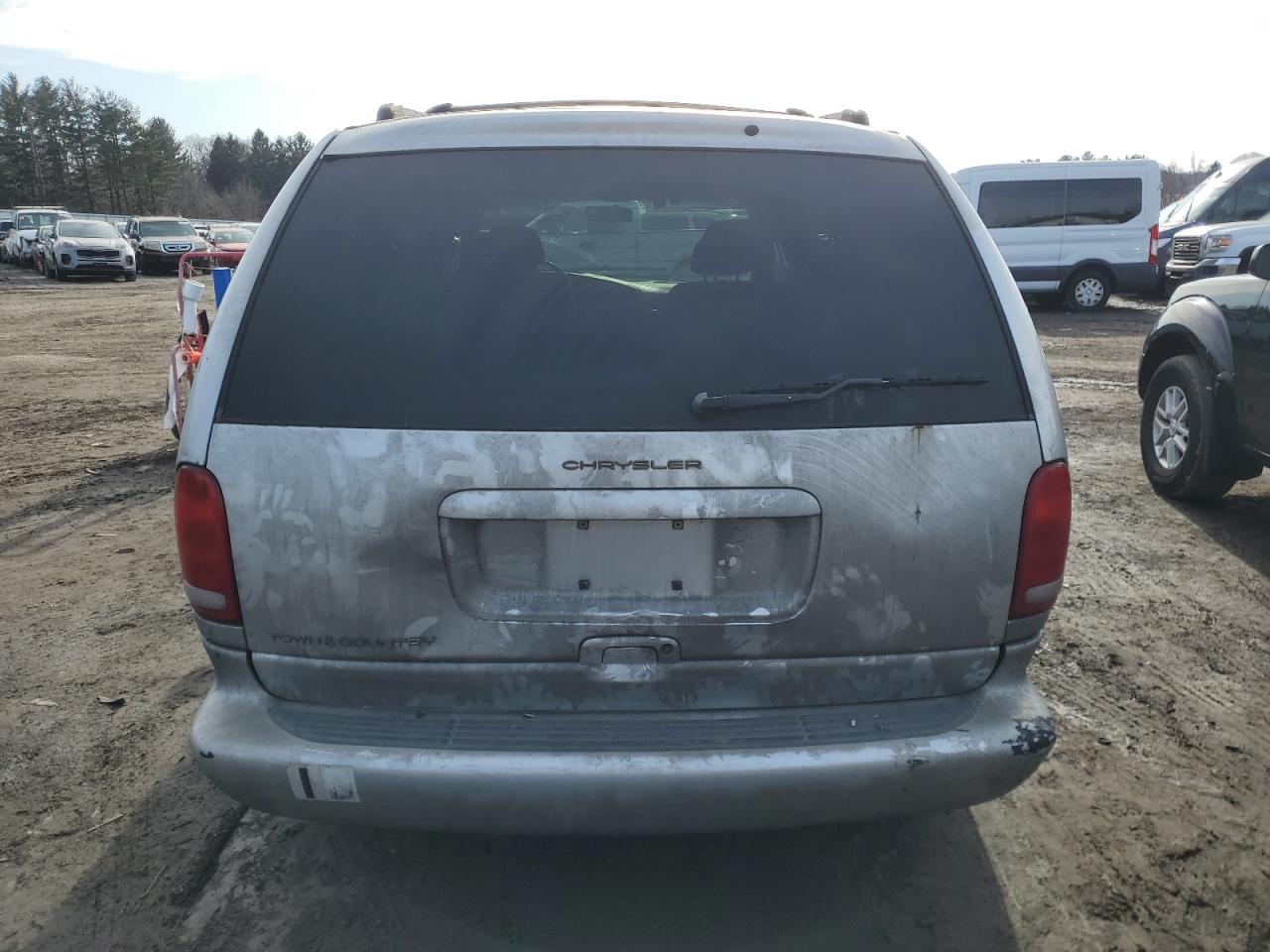 2000 Chrysler Town & Country - Image 6