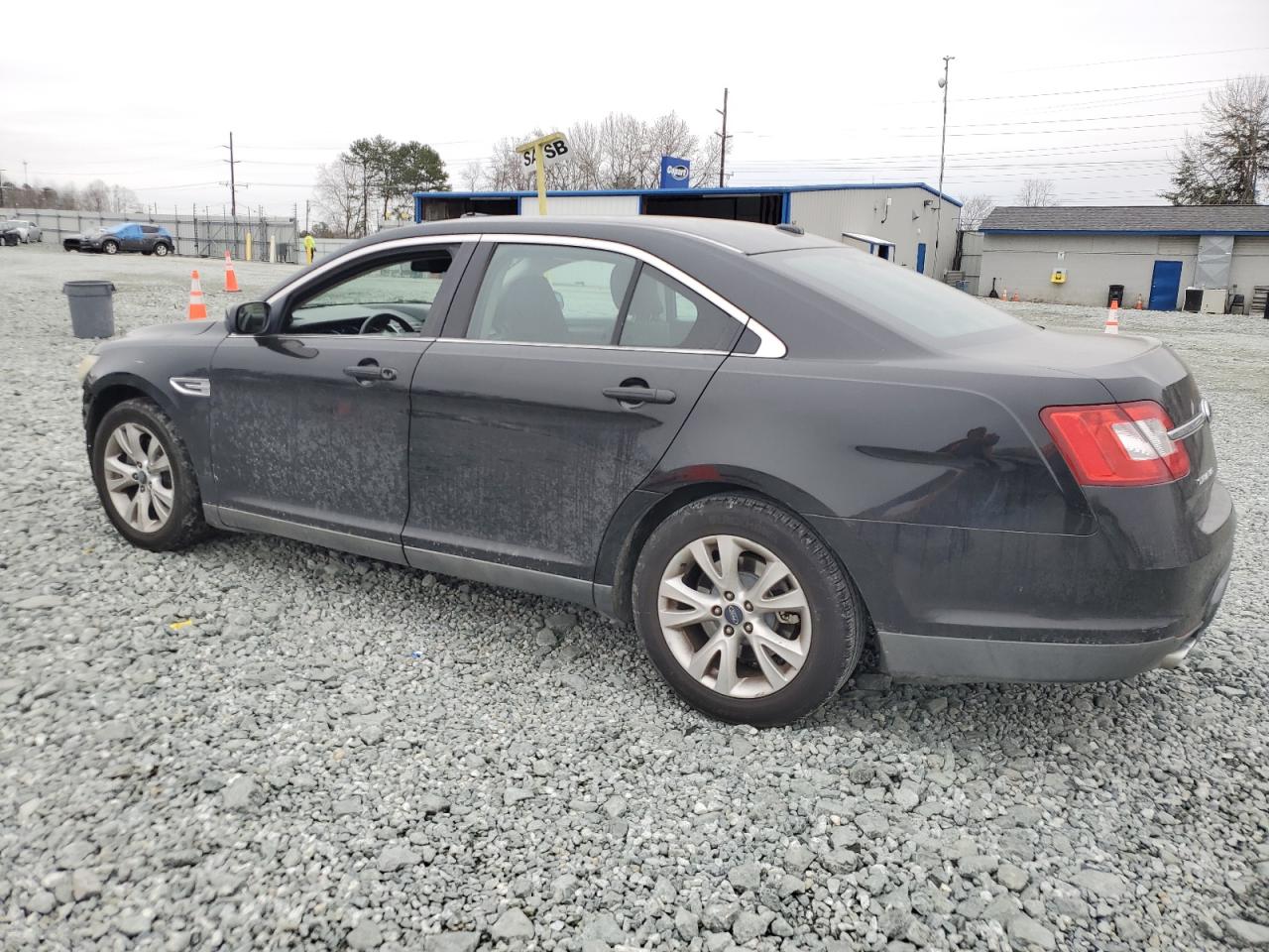 2010 Ford Taurus - Image 2