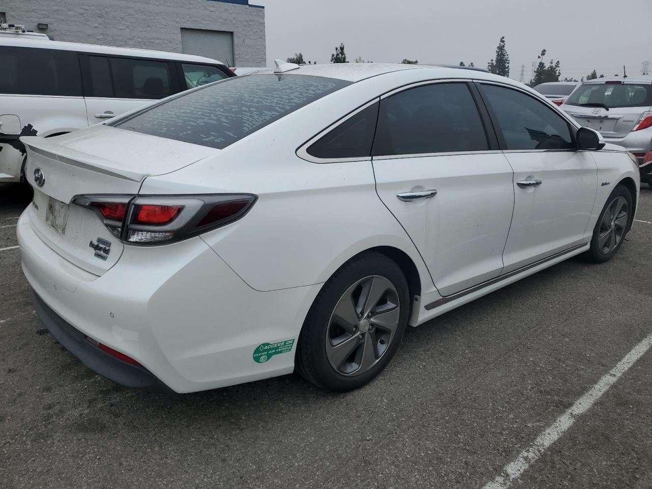 2016 Hyundai Sonata - Image 3