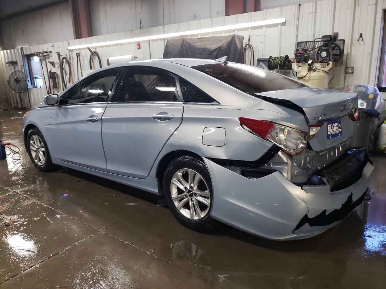 2012 Hyundai Sonata - Image 2