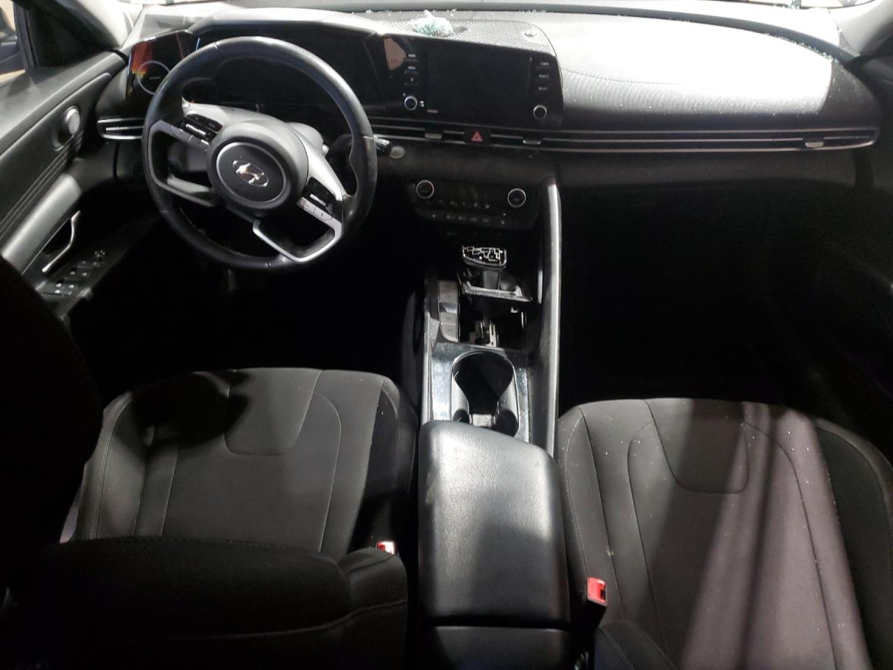 2021 Hyundai Elantra - Image 8