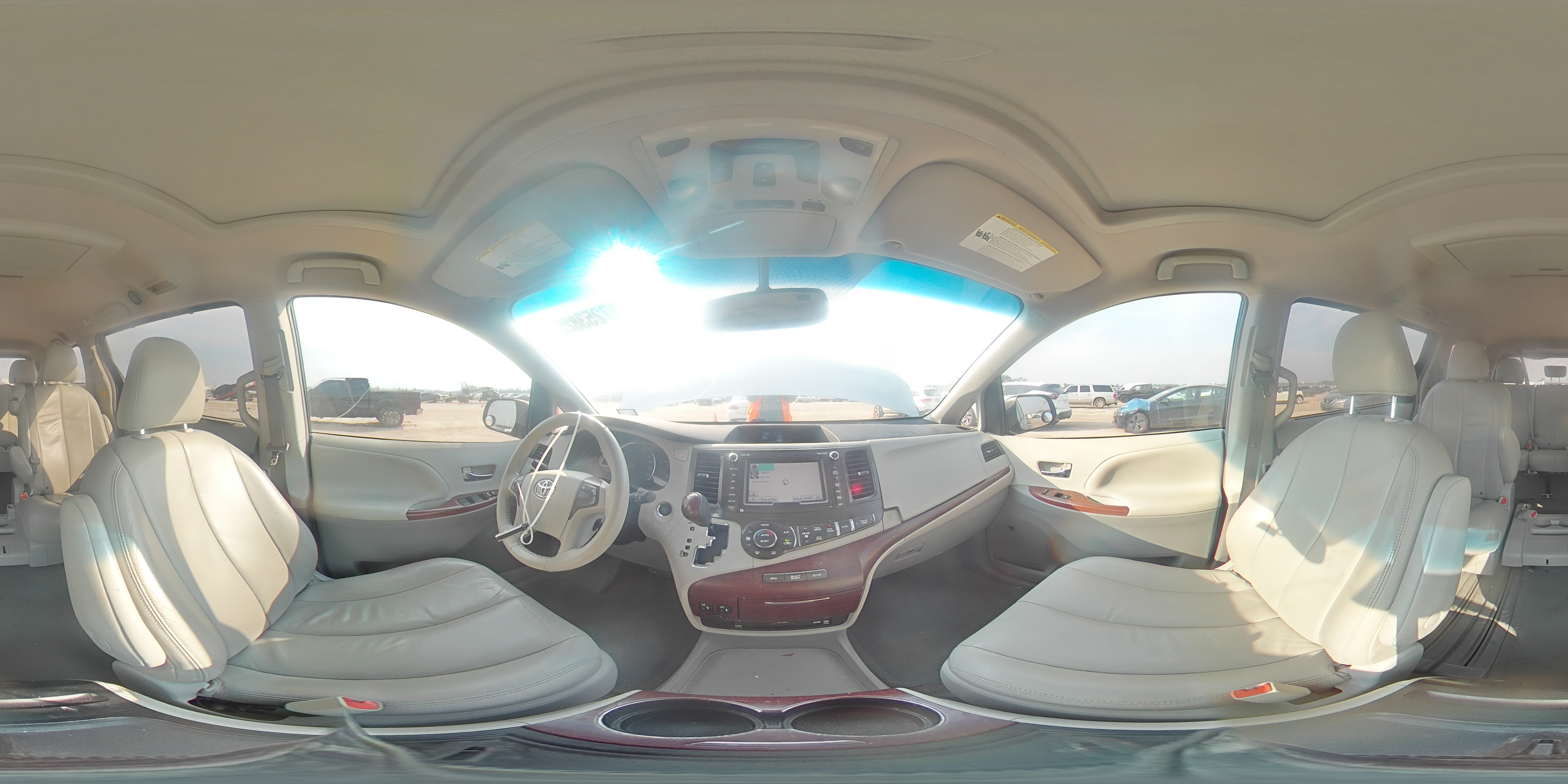 2013 Toyota Sienna - Image 13