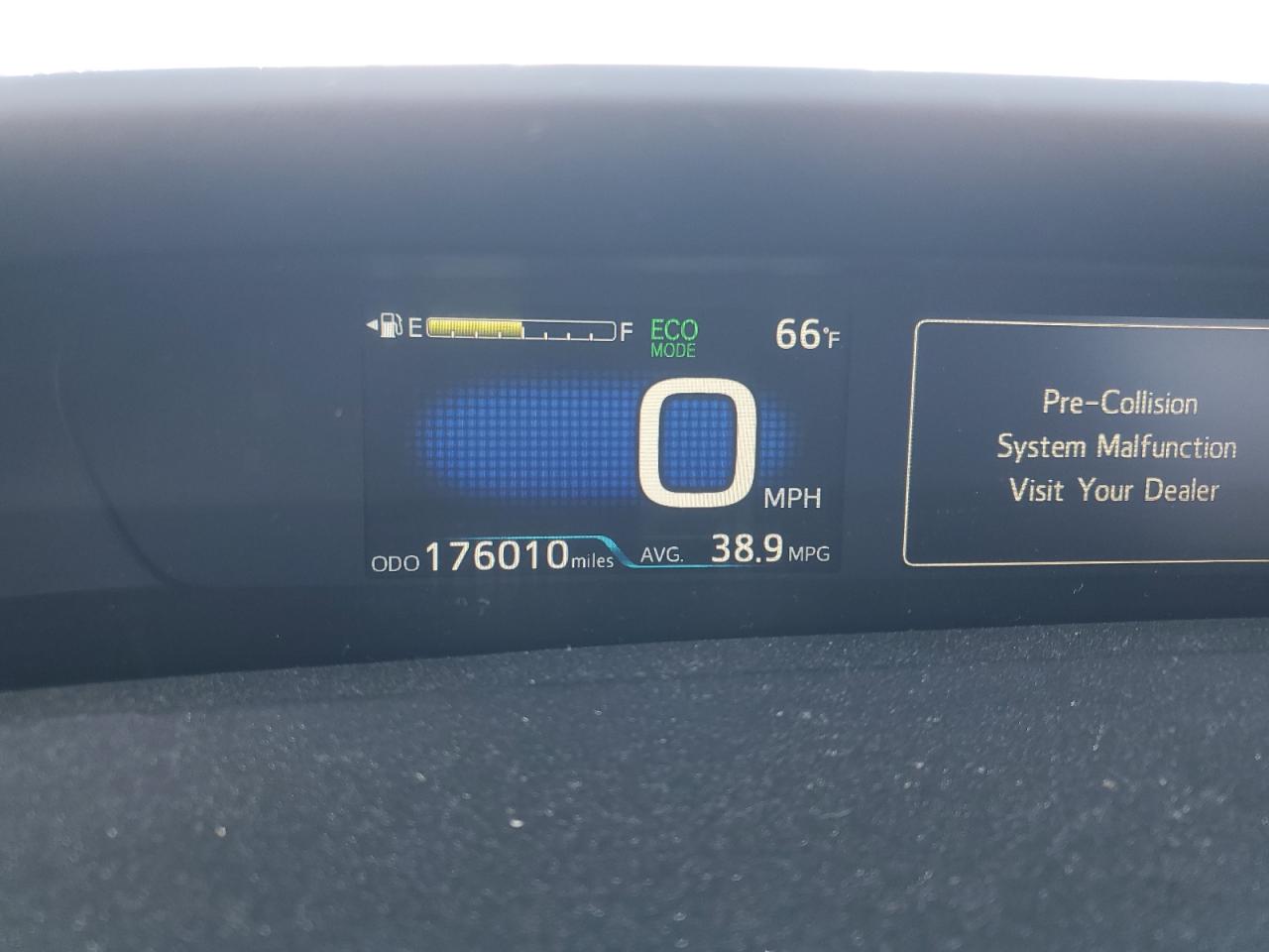 2016 Toyota Prius - Image 9
