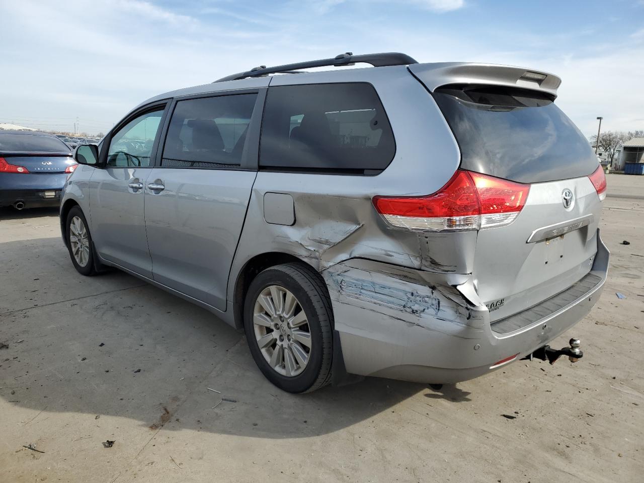 2014 Toyota Sienna - Image 2