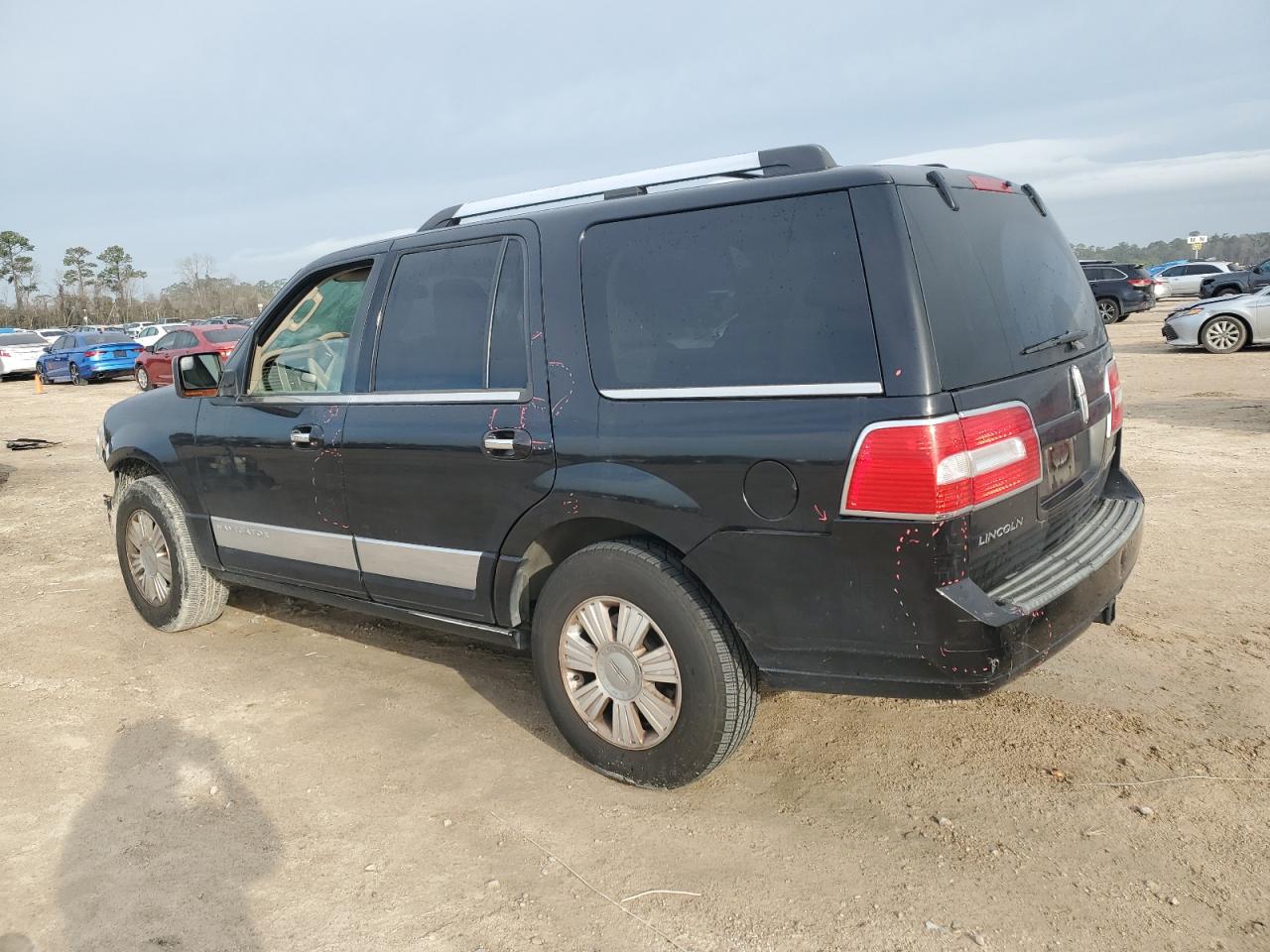 2014 Lincoln Navigator - Image 2