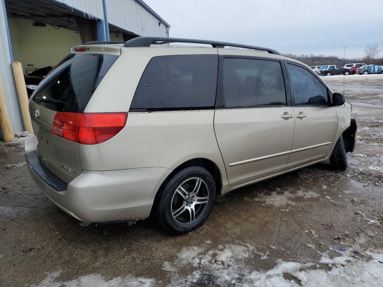 2004 Toyota Sienna - Image 3