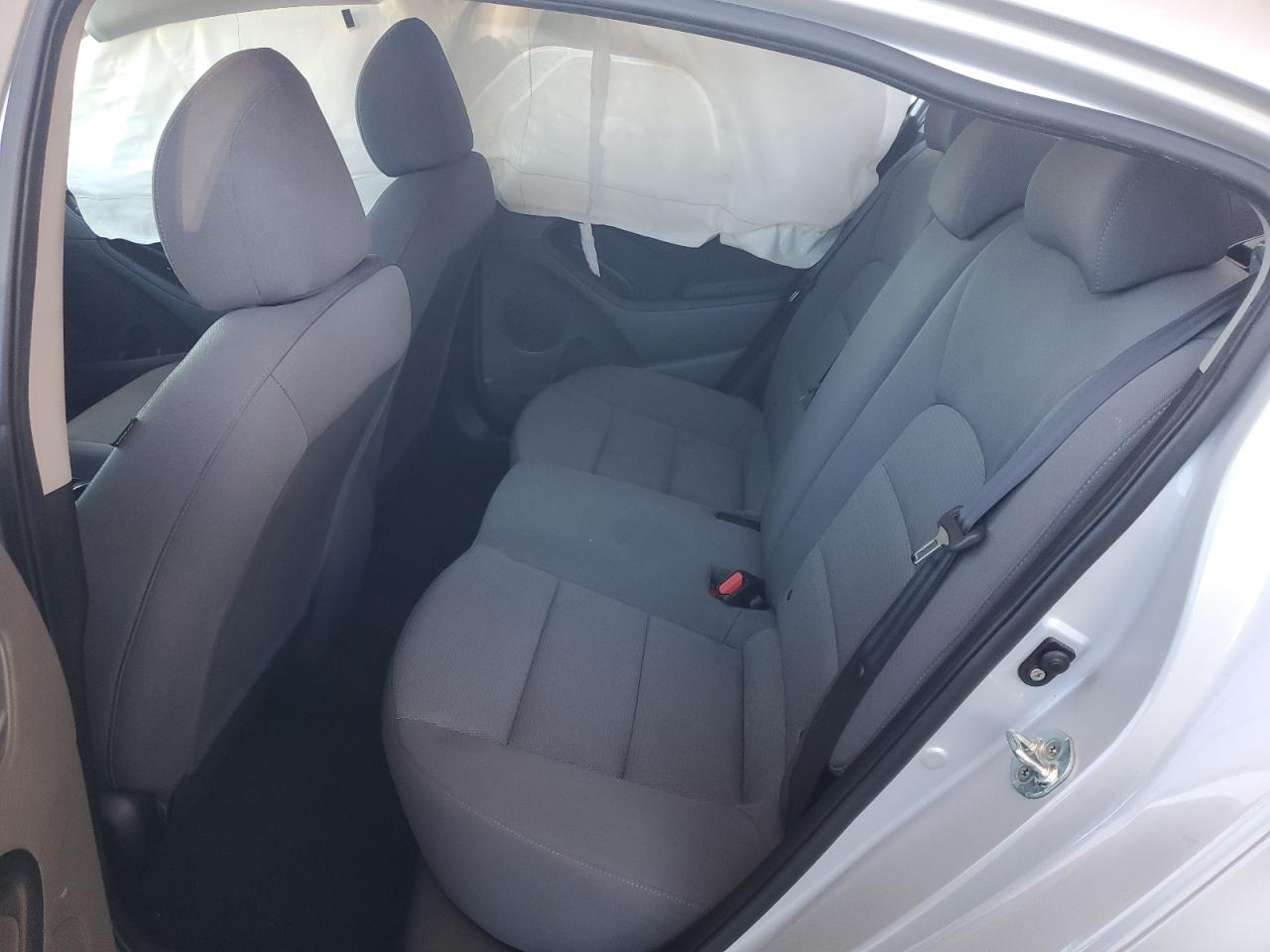 2017 Kia Forte - Image 10
