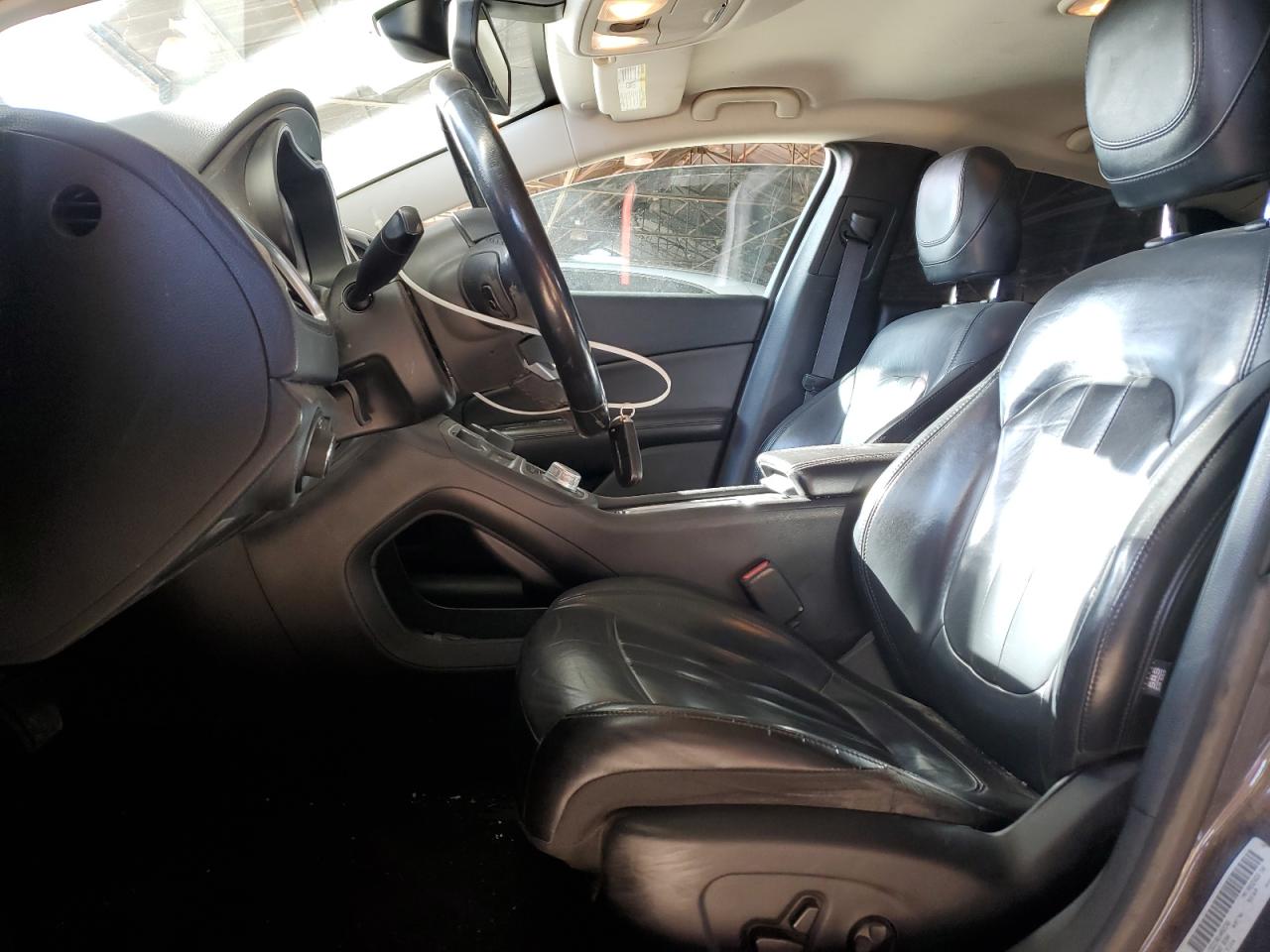 2017 Chrysler 200 - Image 7