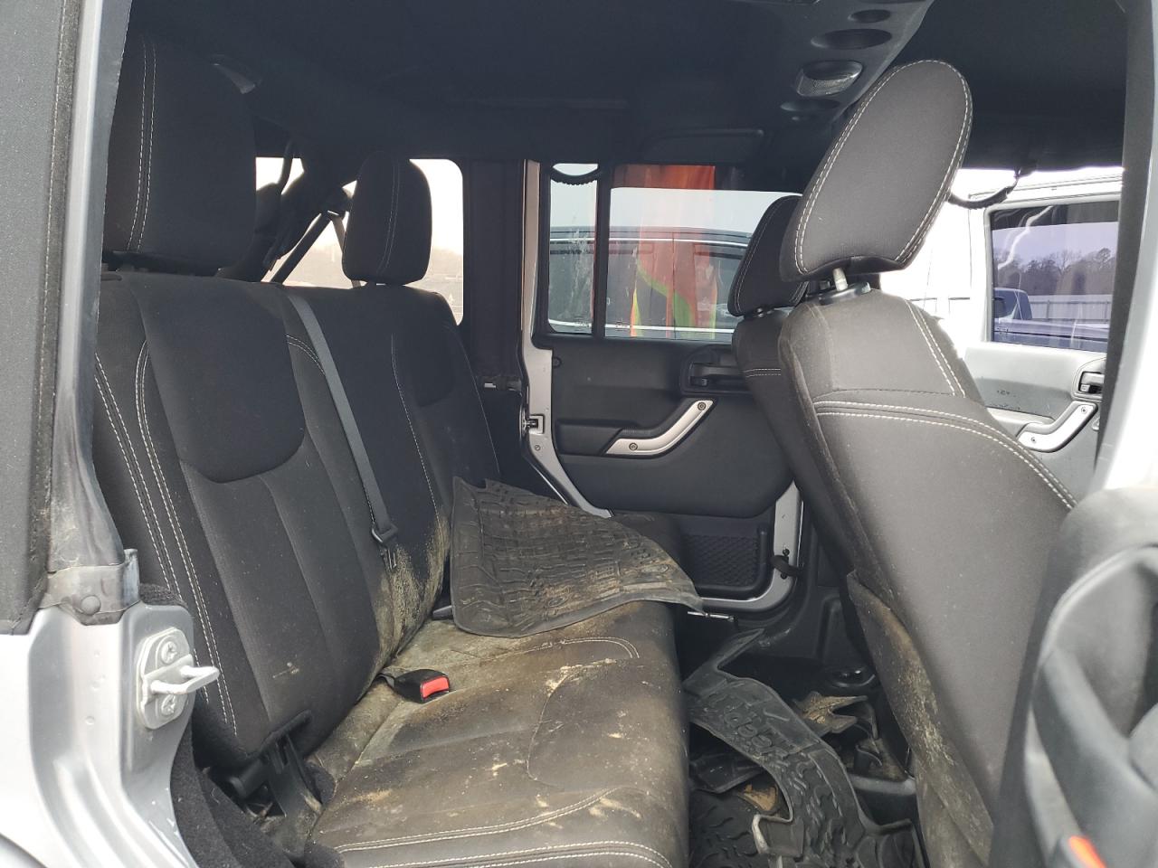 2015 Jeep Wrangler - Image 11