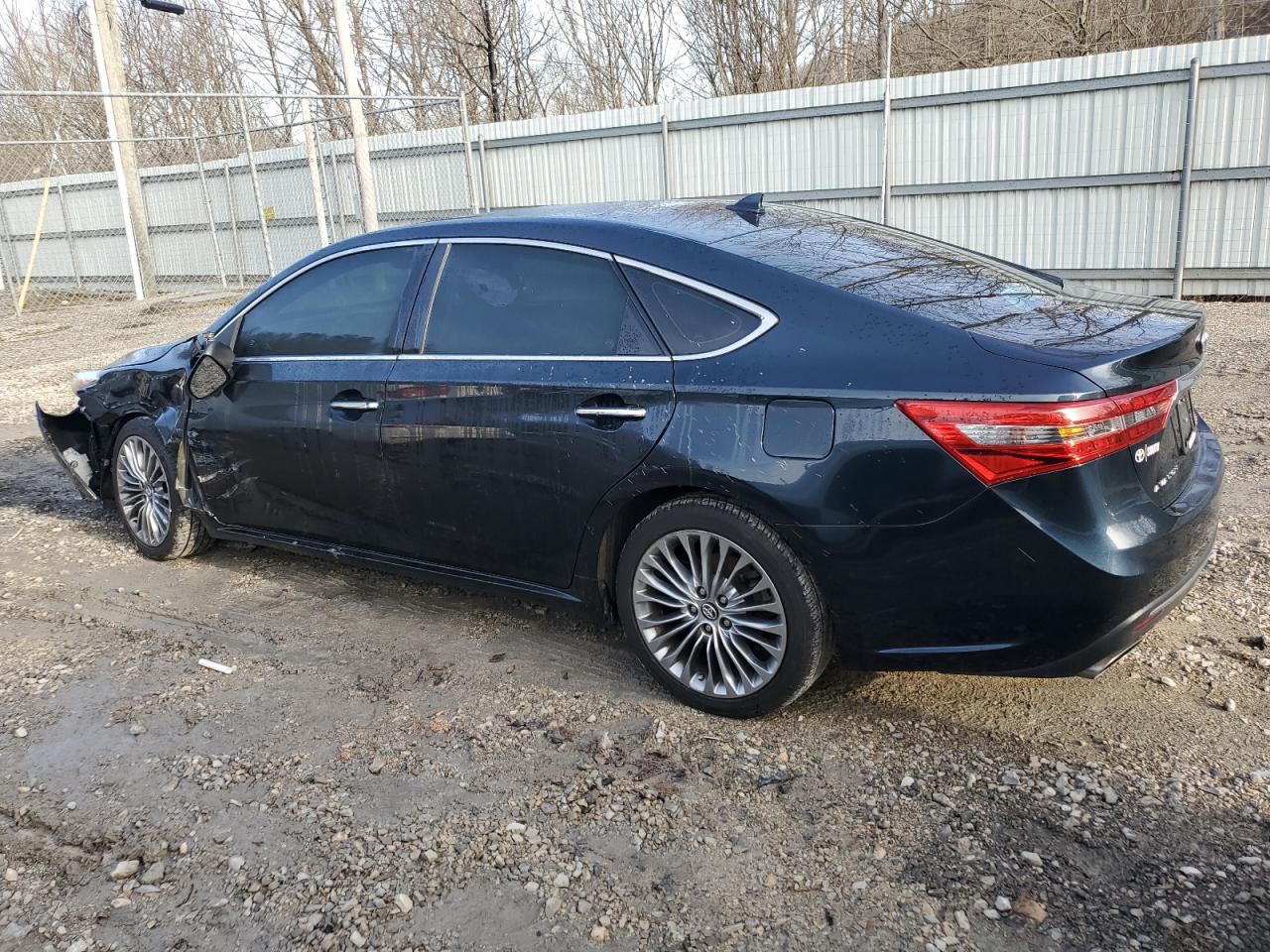 2018 Toyota Avalon - Image 2