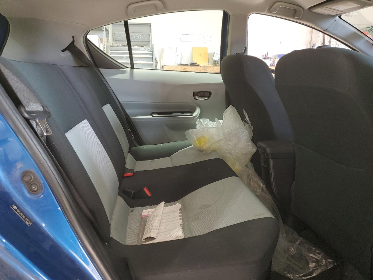 2012 Toyota Prius - Image 10