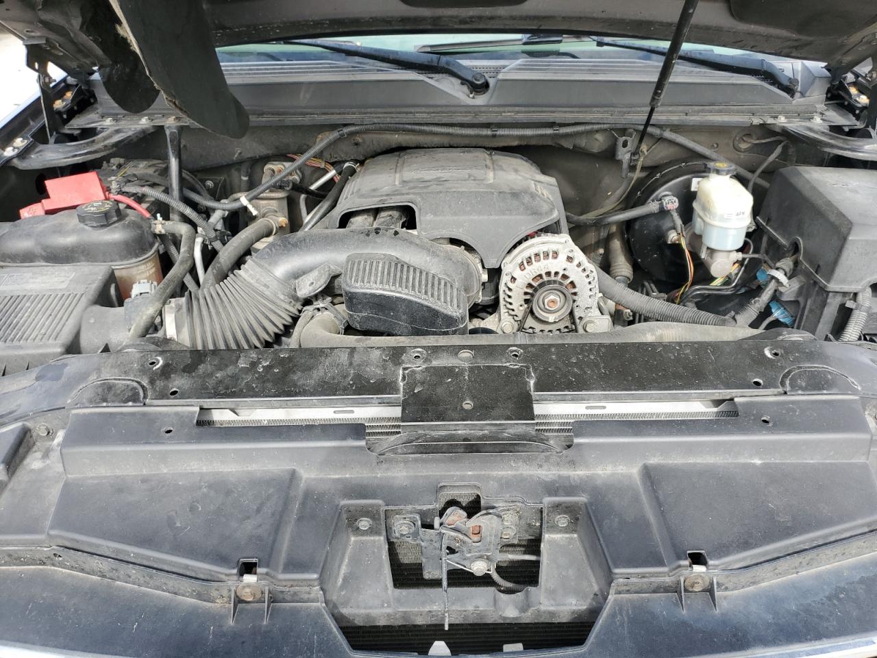 2010 Chevrolet Suburban - Image 12