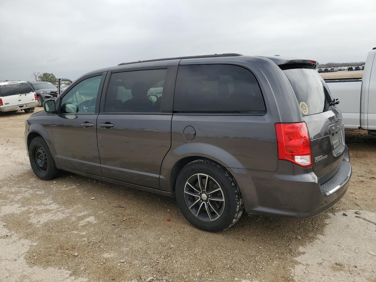 2019 Dodge Caravan - Image 2