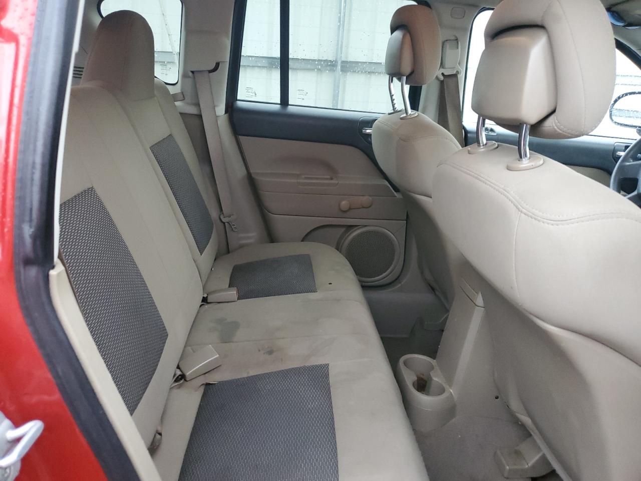 2010 Jeep Compass - Image 11