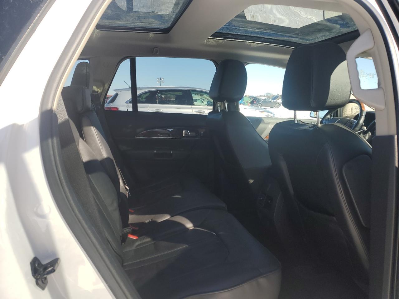 2015 Lincoln MKX - Image 11