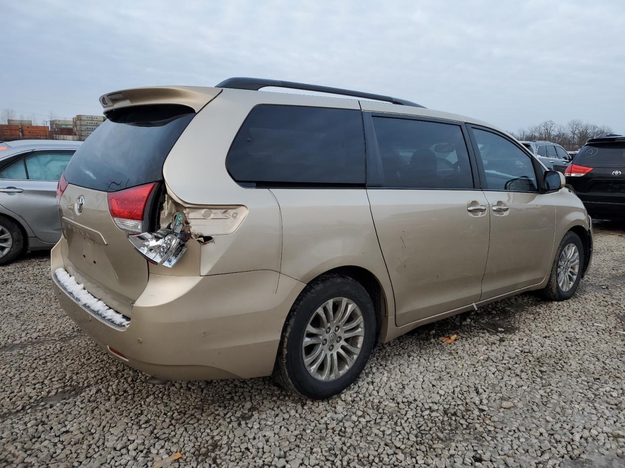 2014 Toyota Sienna - Image 3