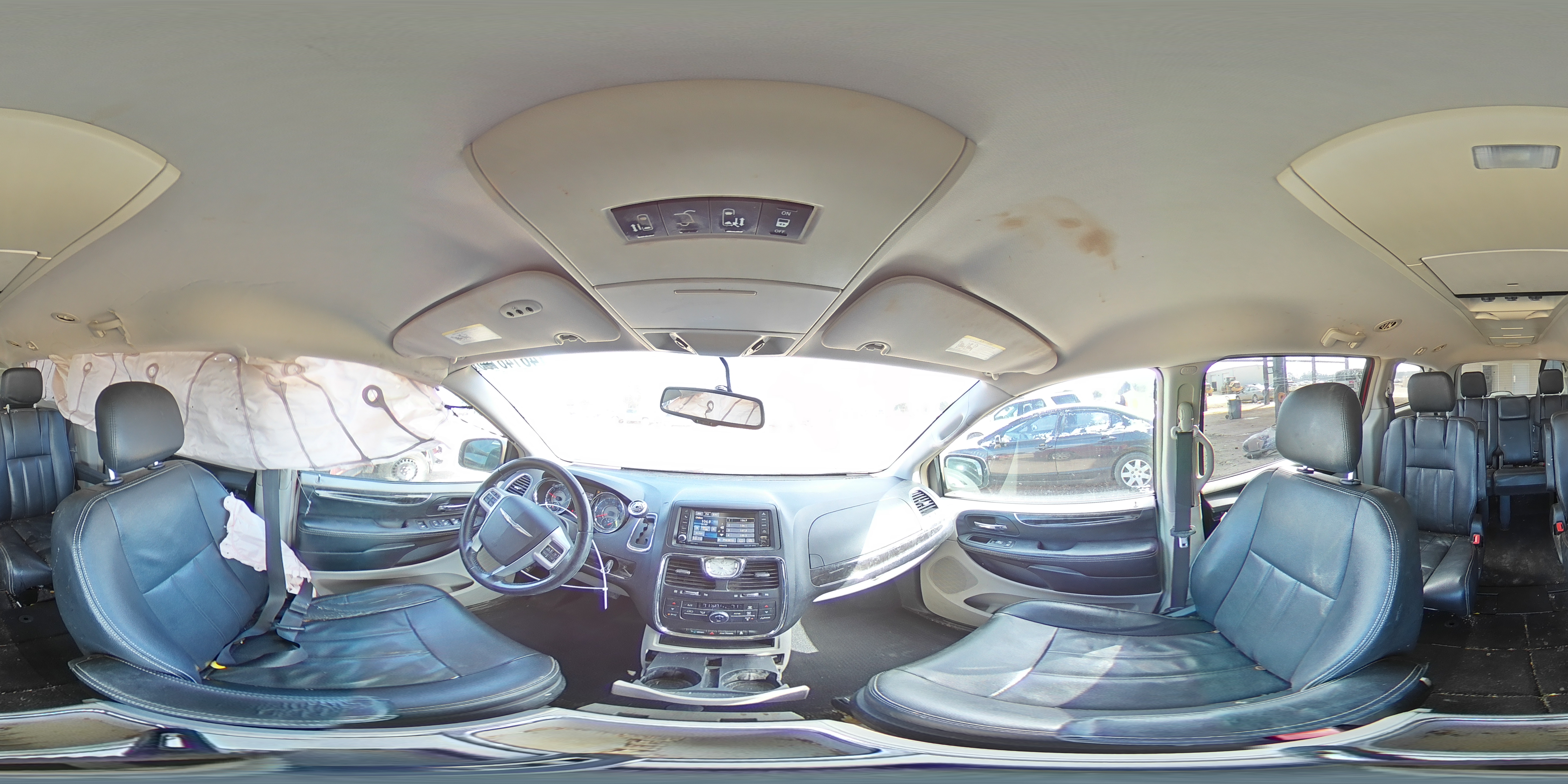 2015 Chrysler Town & Country - Image 14