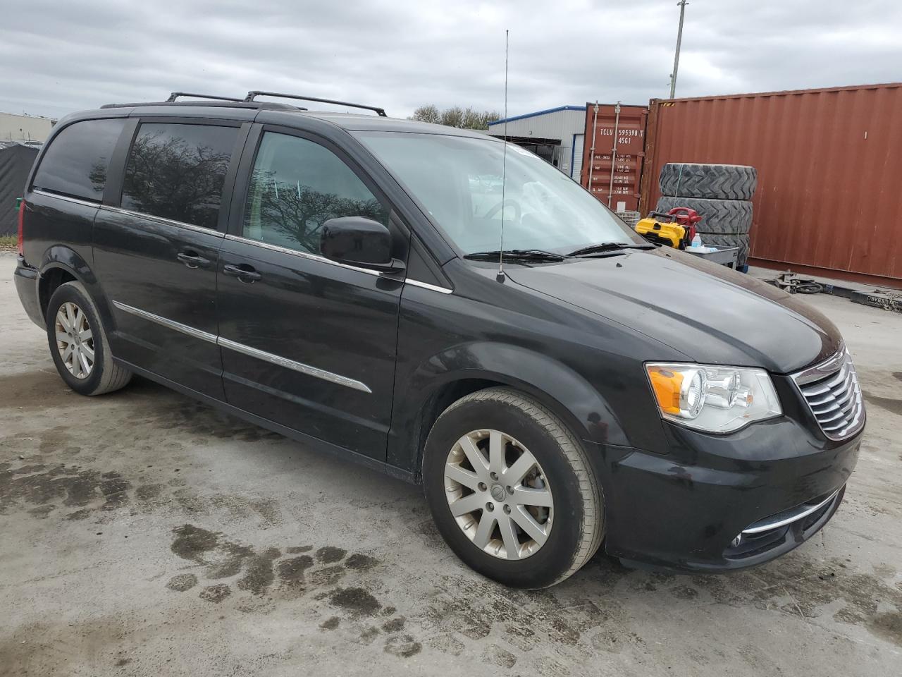 2016 Chrysler Town & Country - Image 4