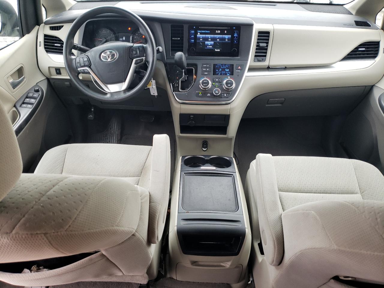 2015 Toyota Sienna - Image 8