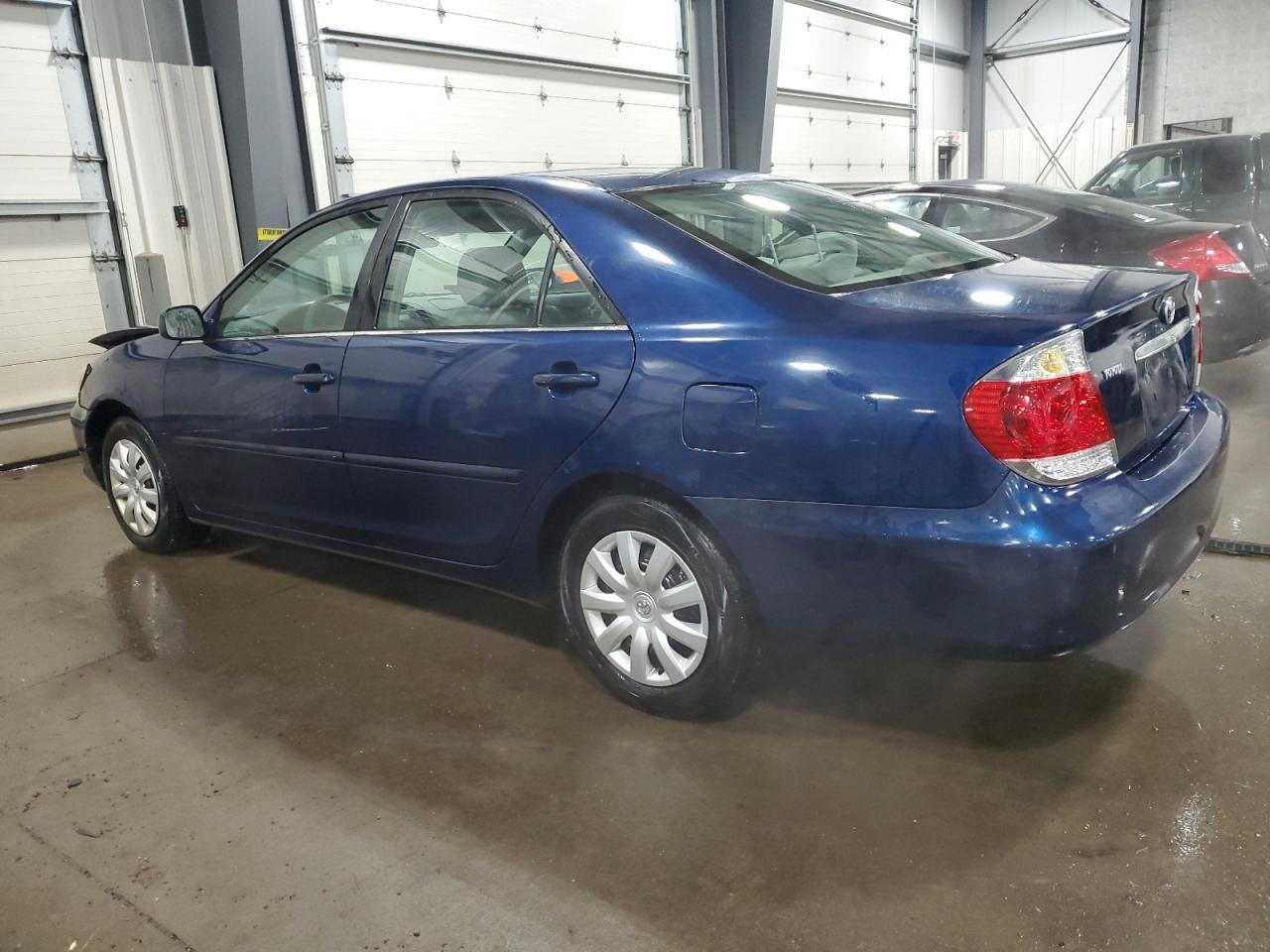 2005 Toyota Camry - Image 2